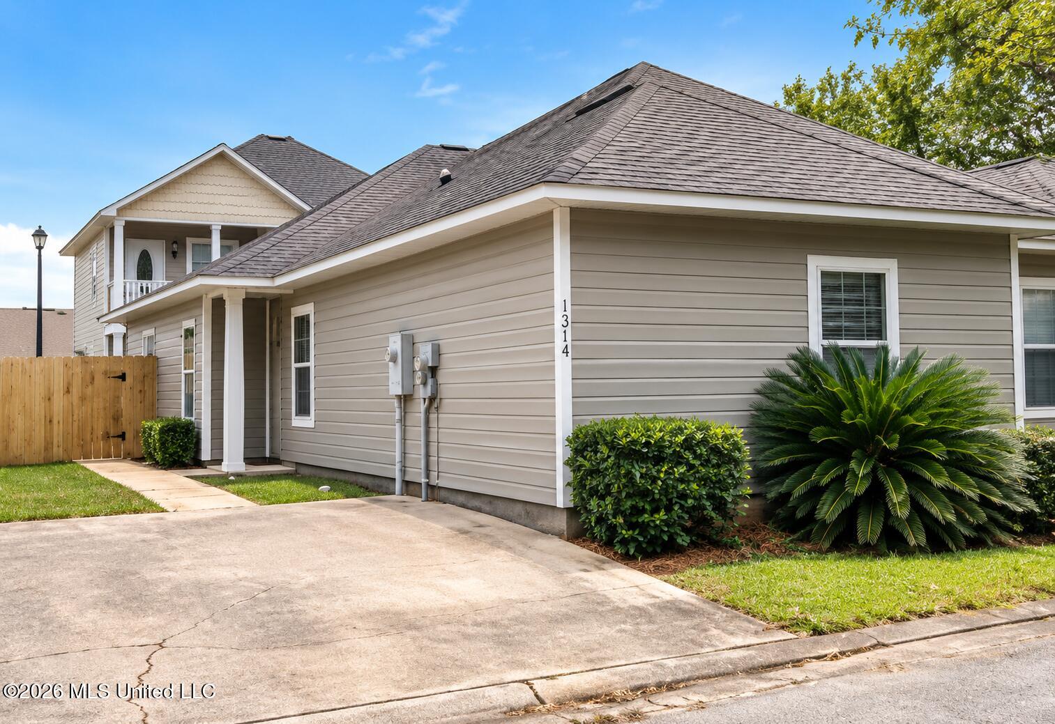1314 Tropical Cove Property Photo 1
