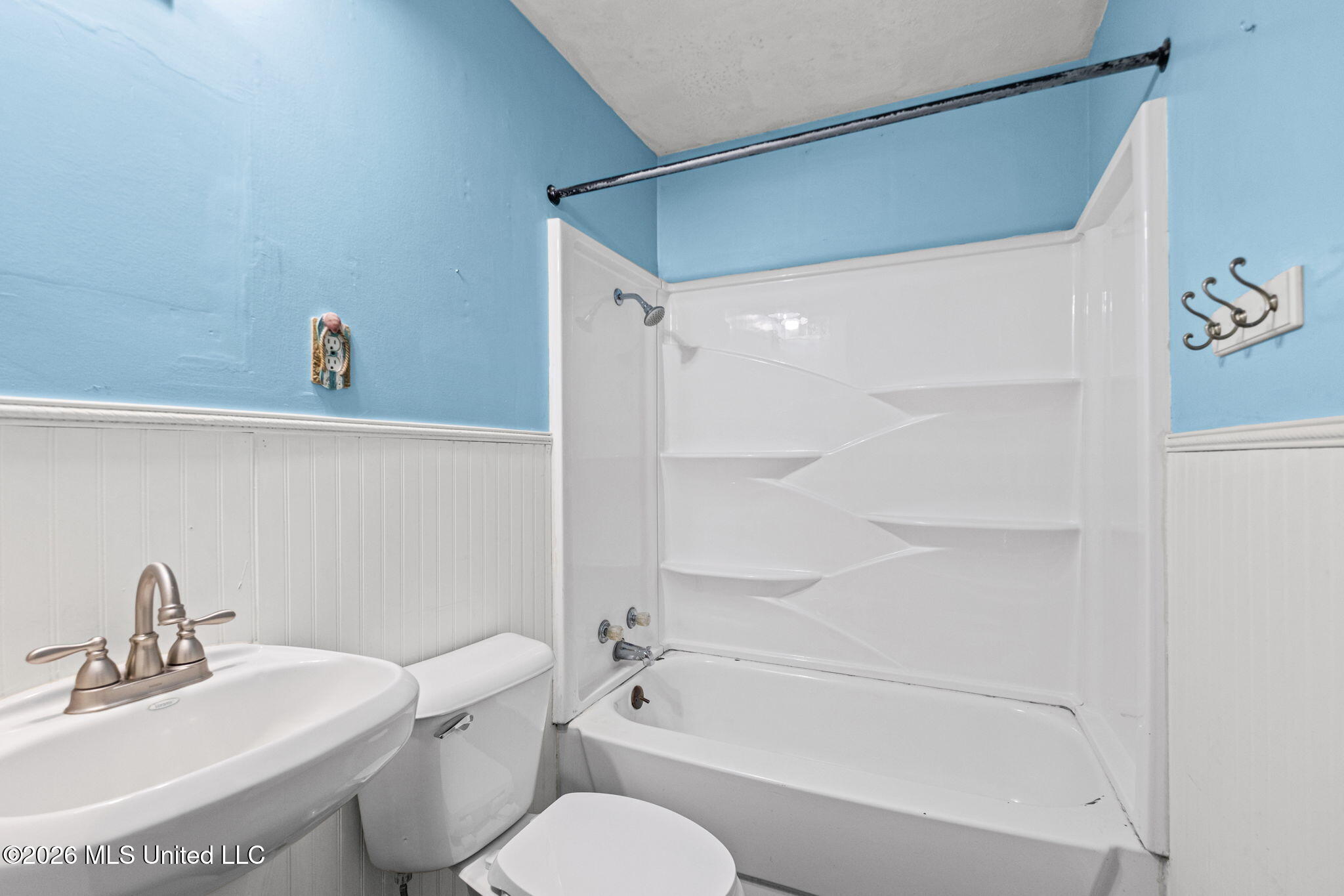 1633 Whitehead Drive Property Photo 9