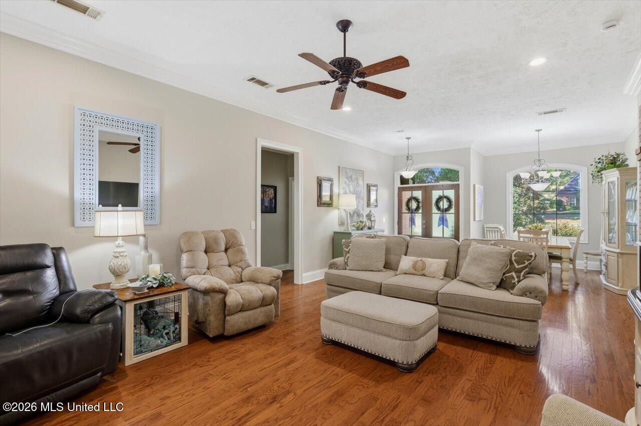 106 Mulberry Way Property Photo 8