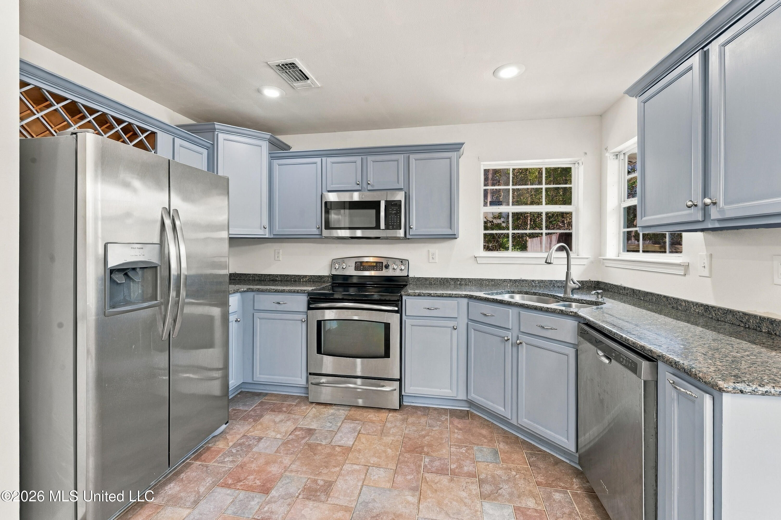 8316 Kaleki Court Property Photo 4