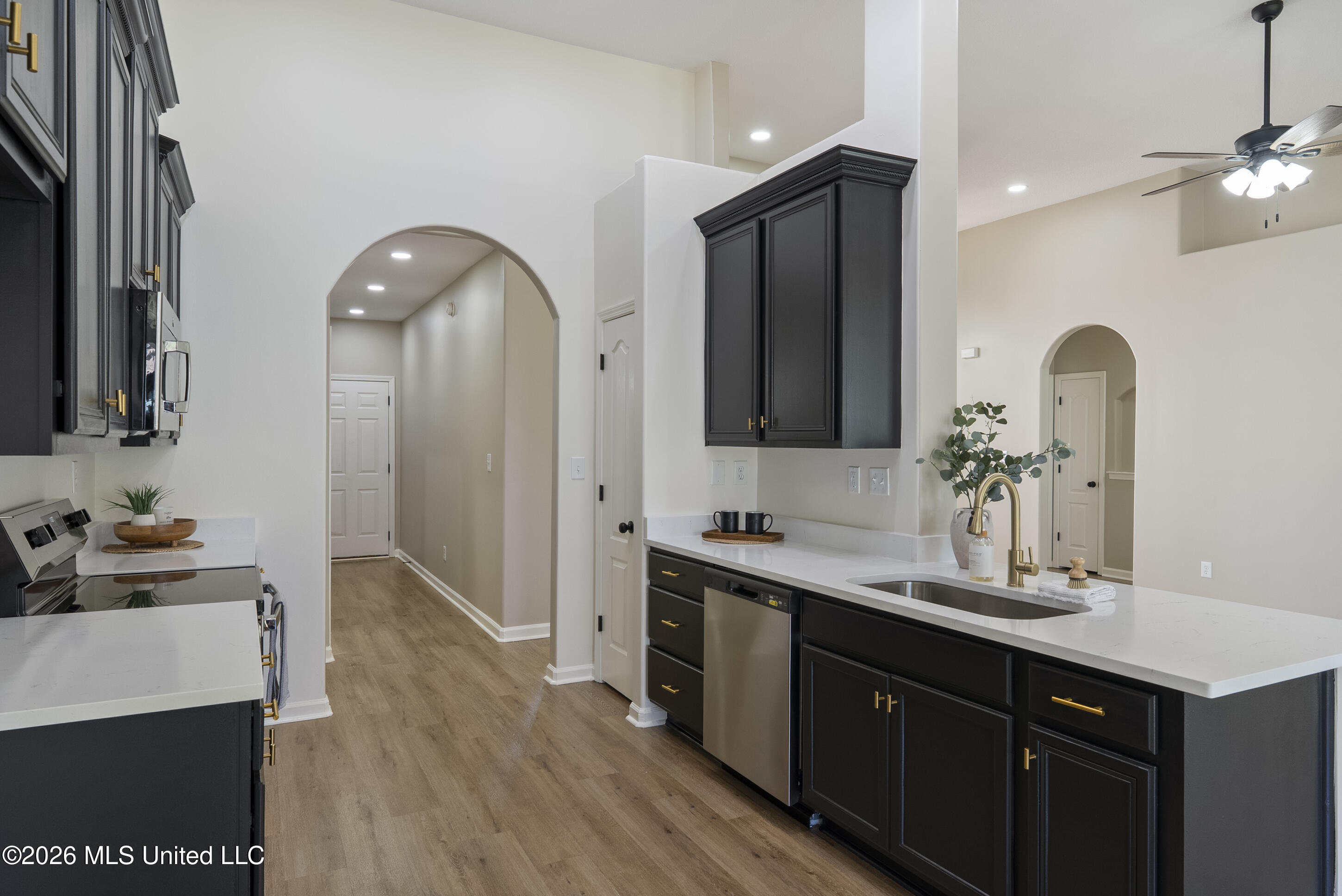 7081 Windswept Lane Property Photo 14