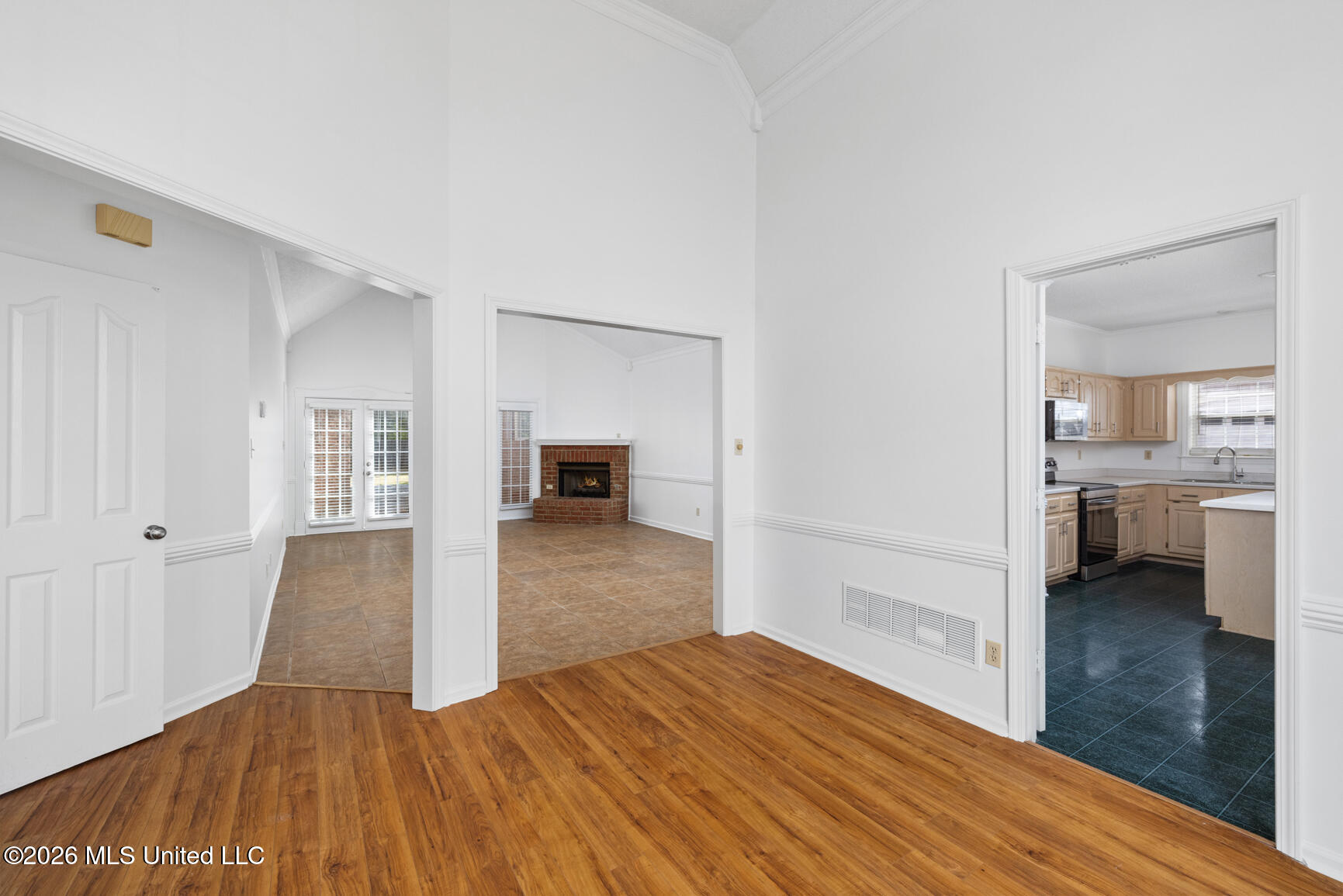 7204 Golden Oaks Loop Property Photo 10