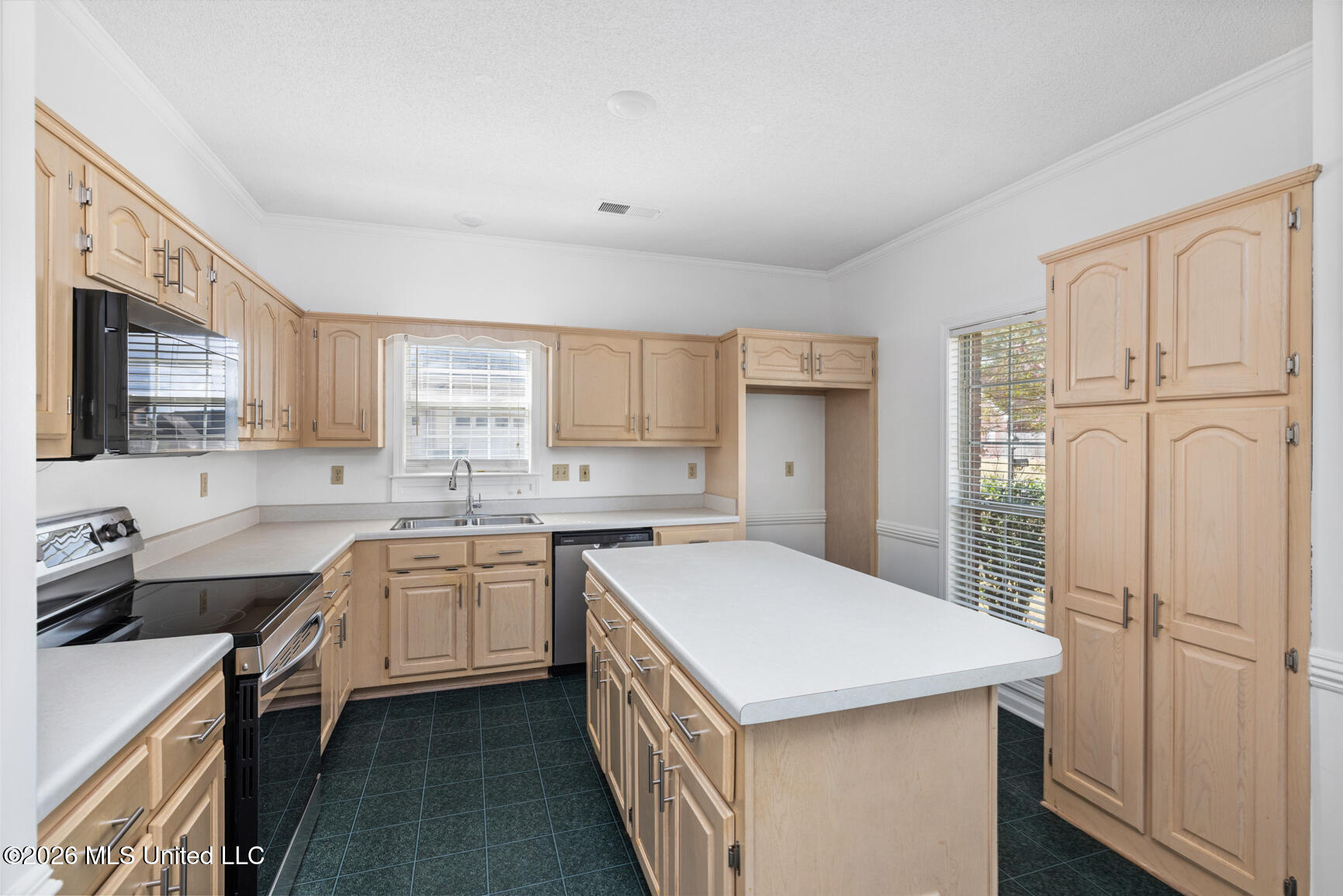7204 Golden Oaks Loop Property Photo 15