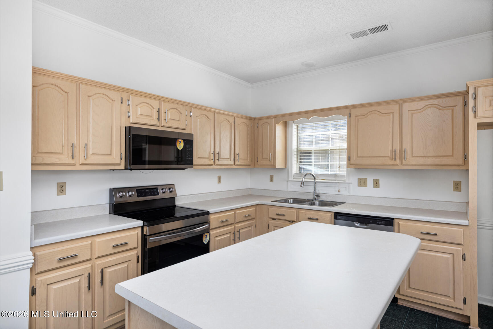 7204 Golden Oaks Loop Property Photo 16