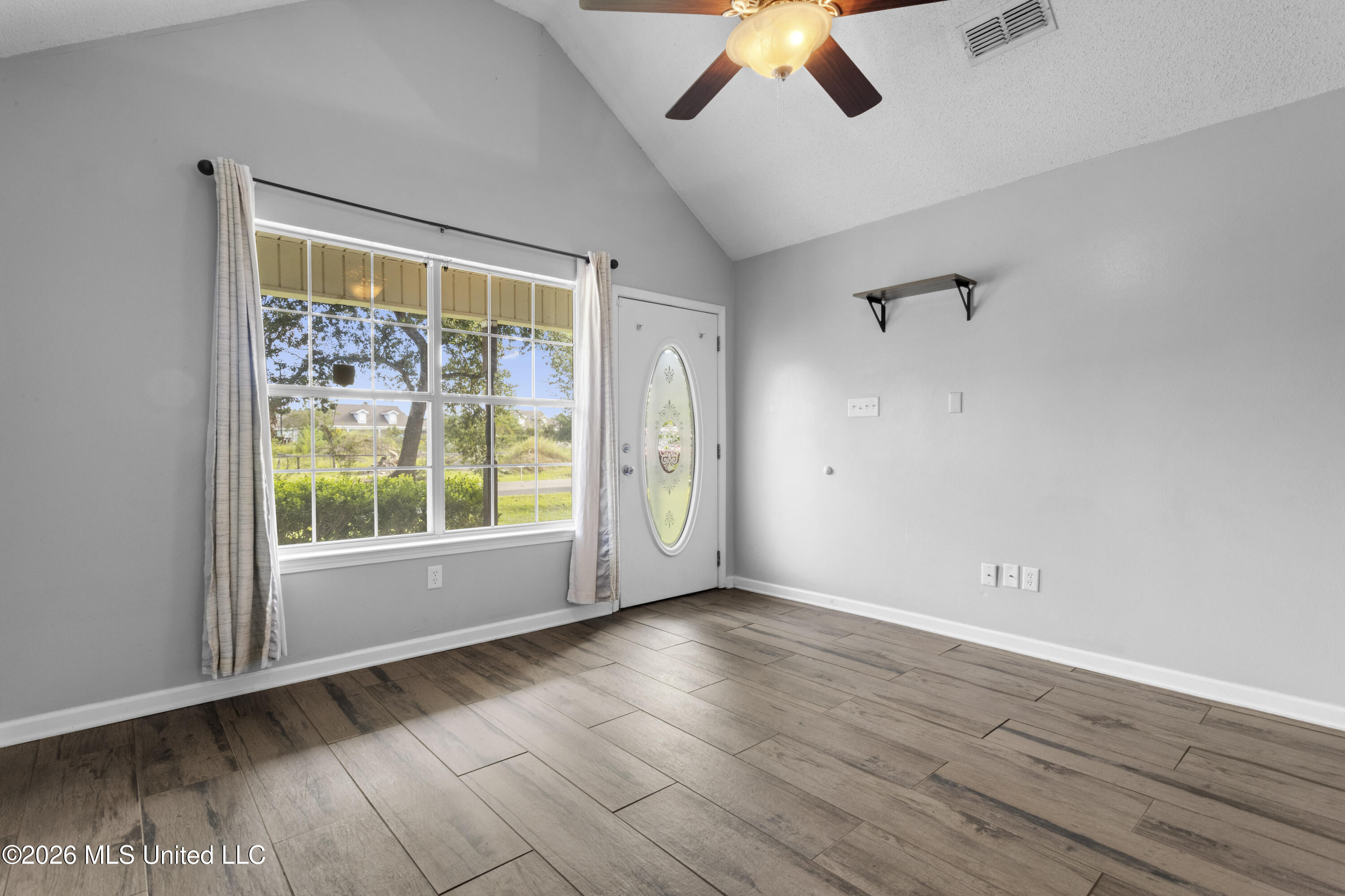 660 Keller Street Property Photo 5