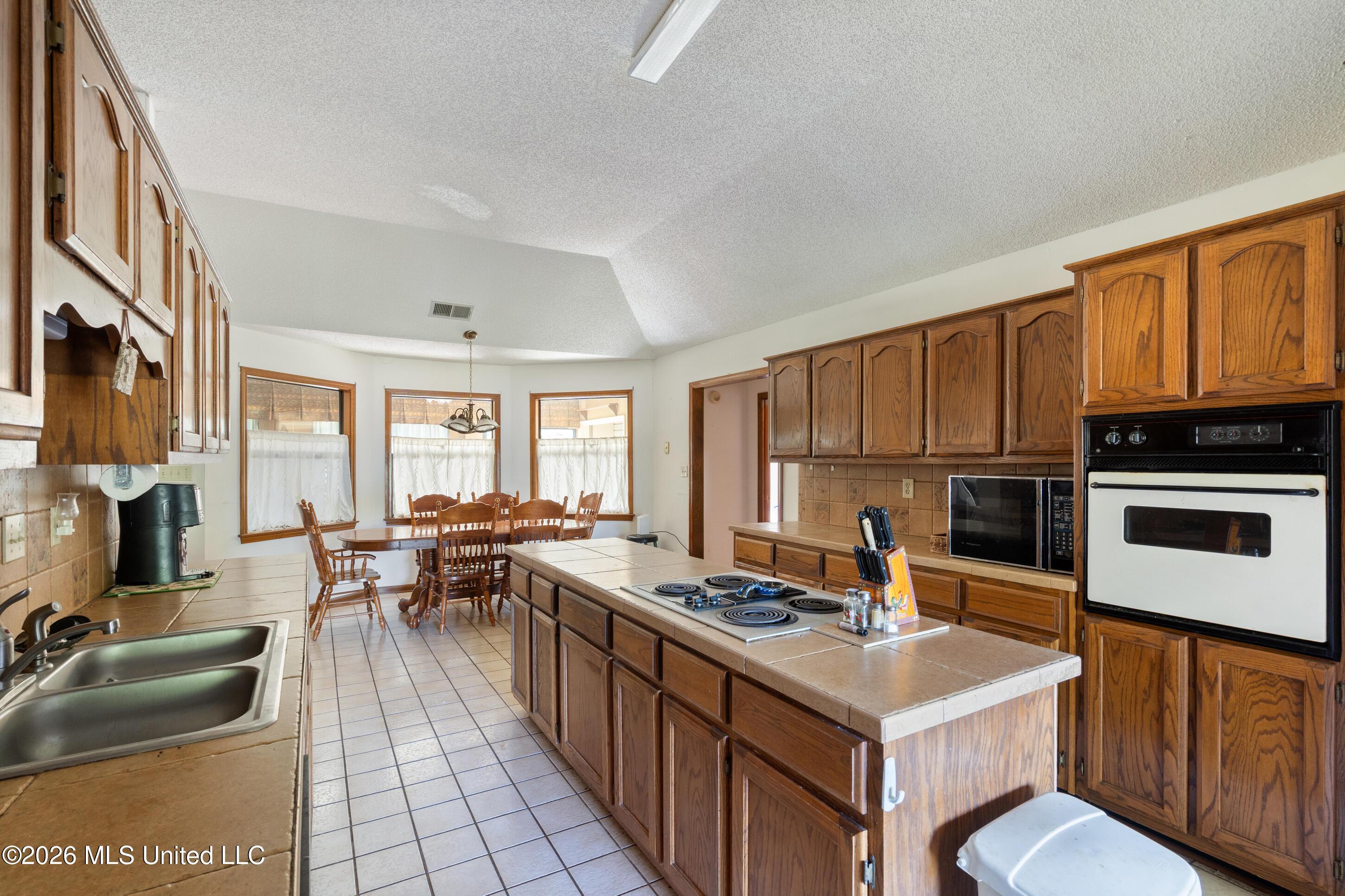 4075 Davall Drive Property Photo 4