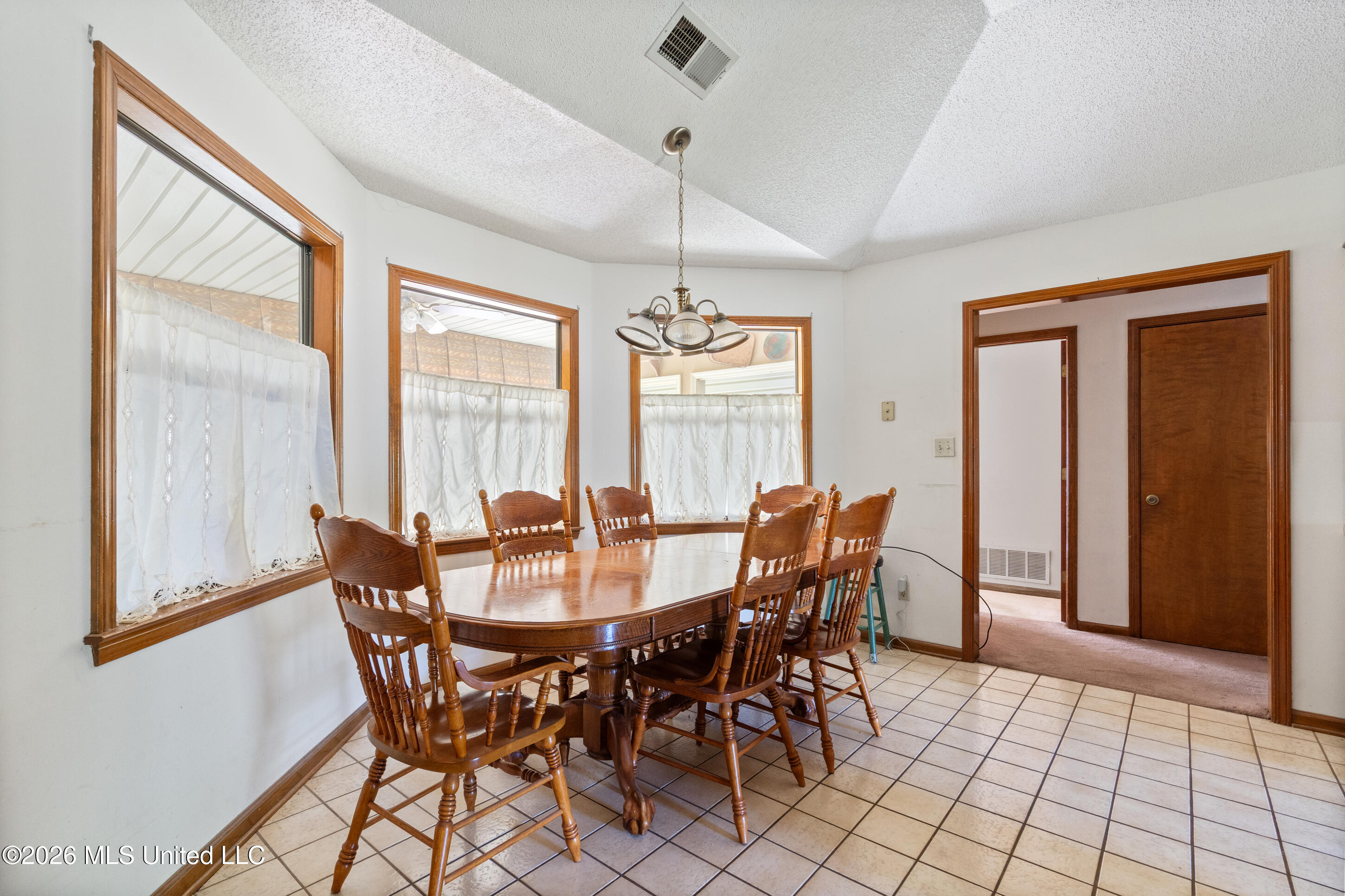 4075 Davall Drive Property Photo 5