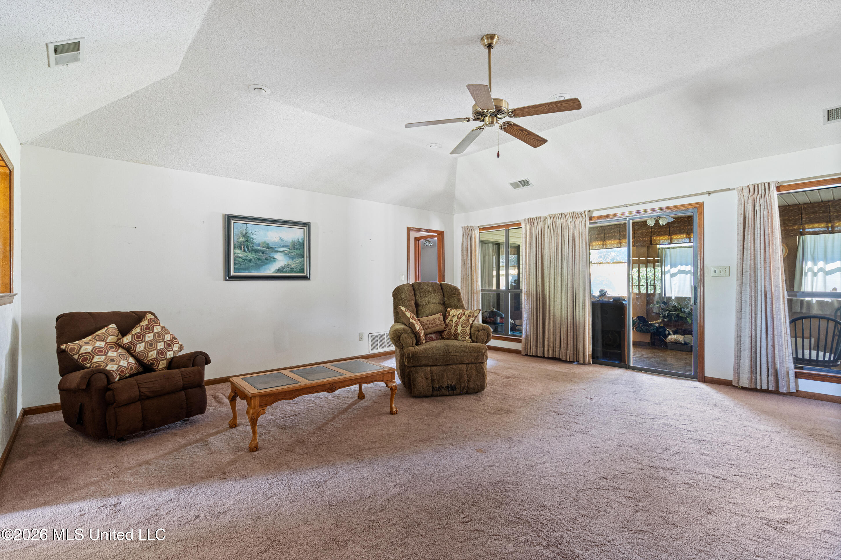 4075 Davall Drive Property Photo 7