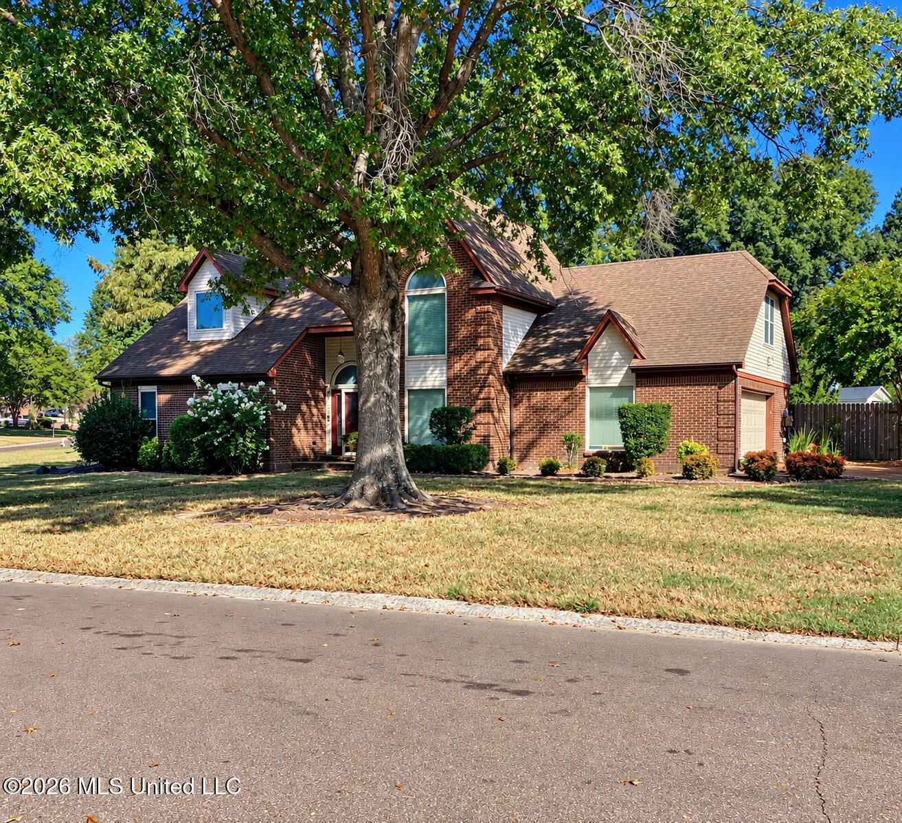820 Flower Creek Cove Property Photo 3