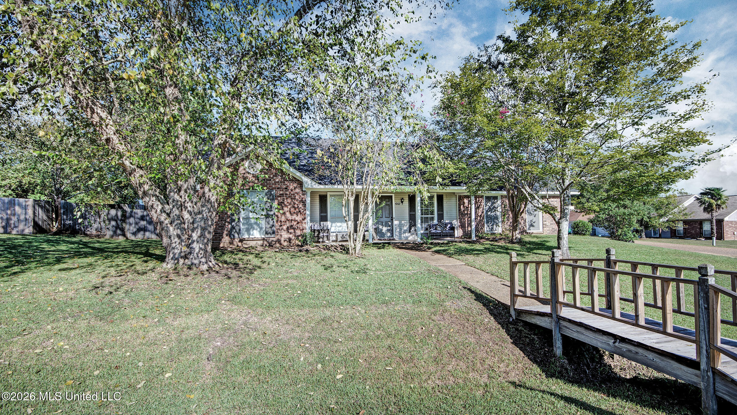 4262 Glennoak Circle Property Photo 1