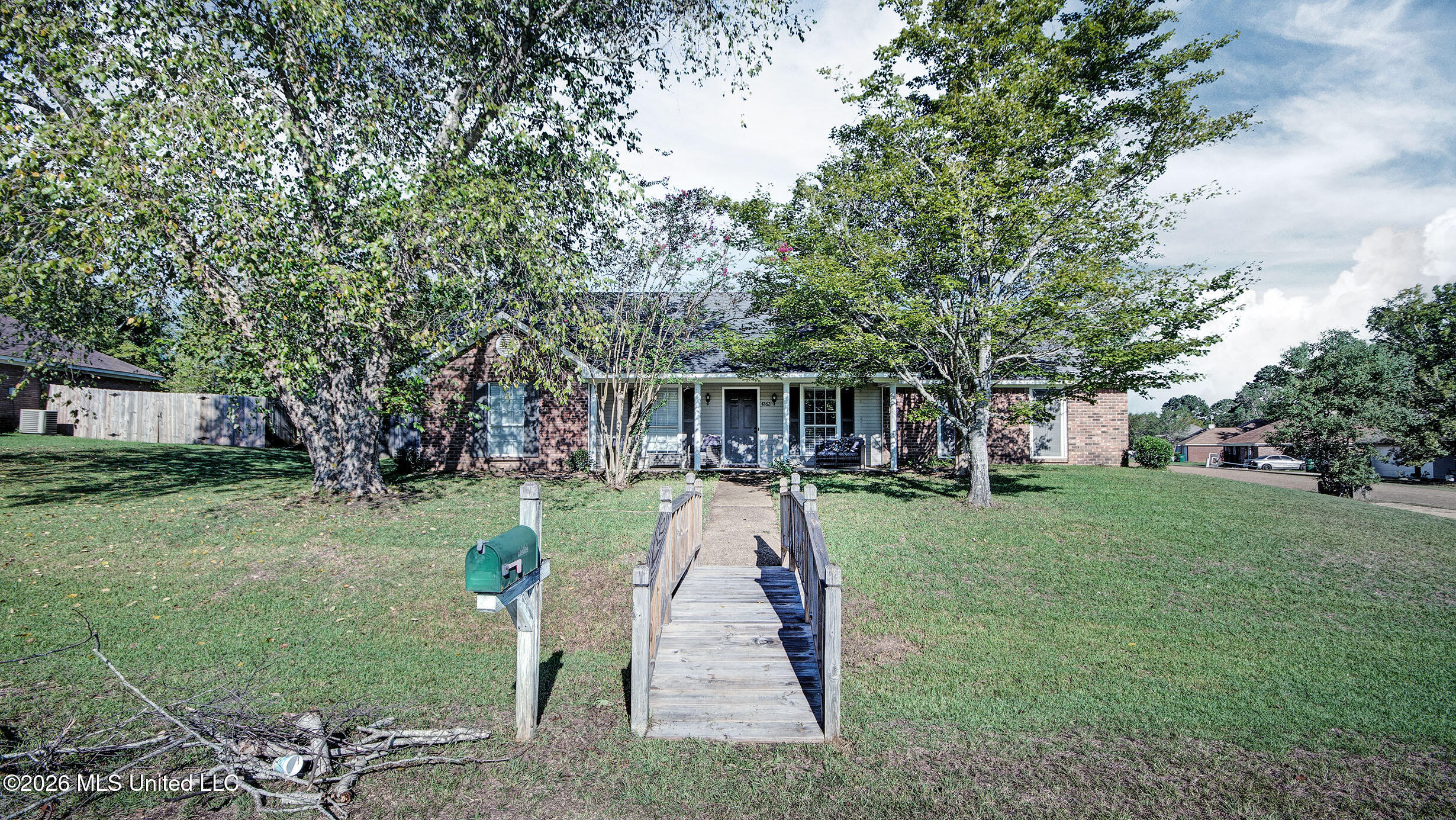 4262 Glennoak Circle Property Photo 2