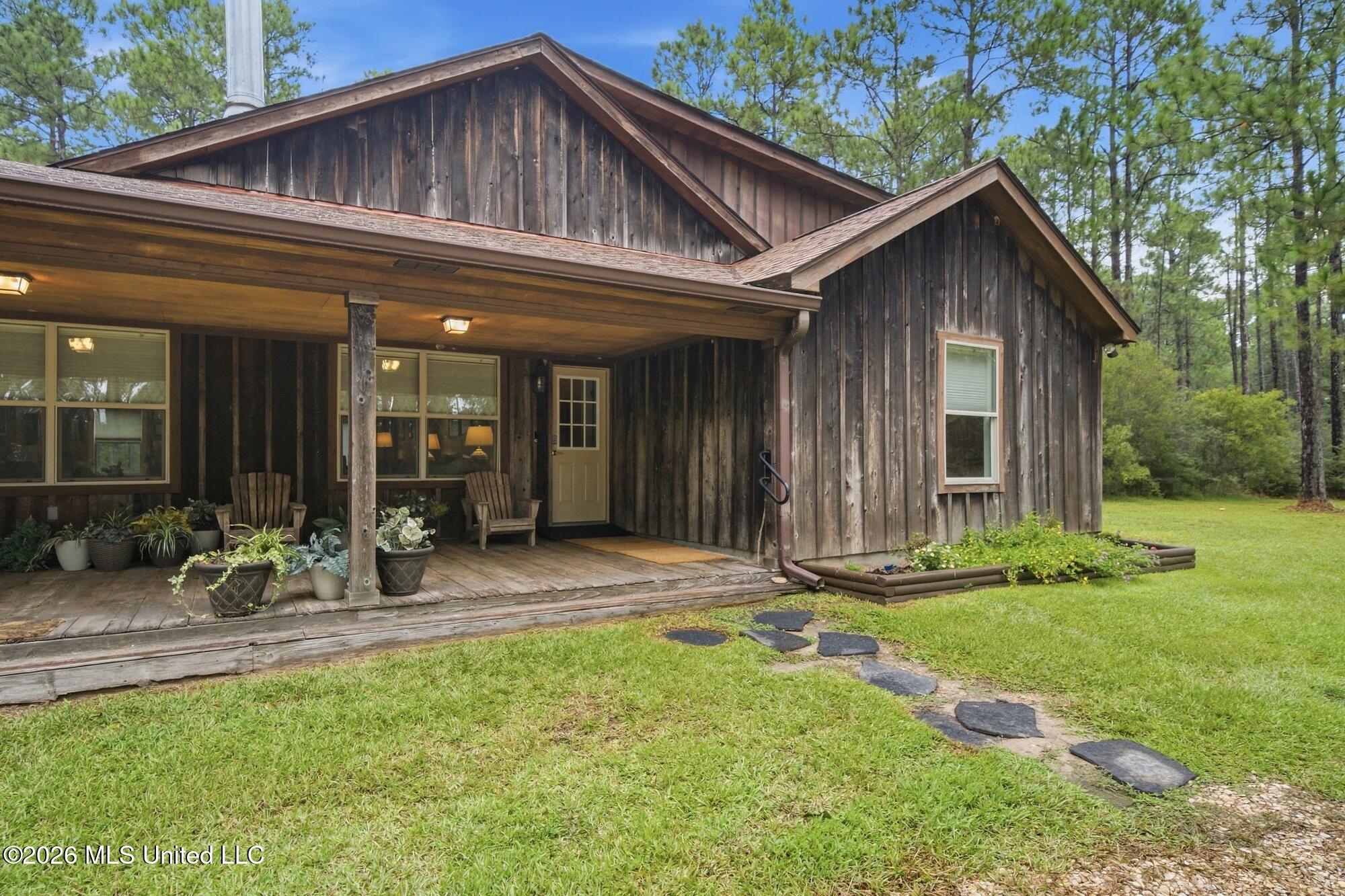 463 Jess Williams Road Property Photo 4