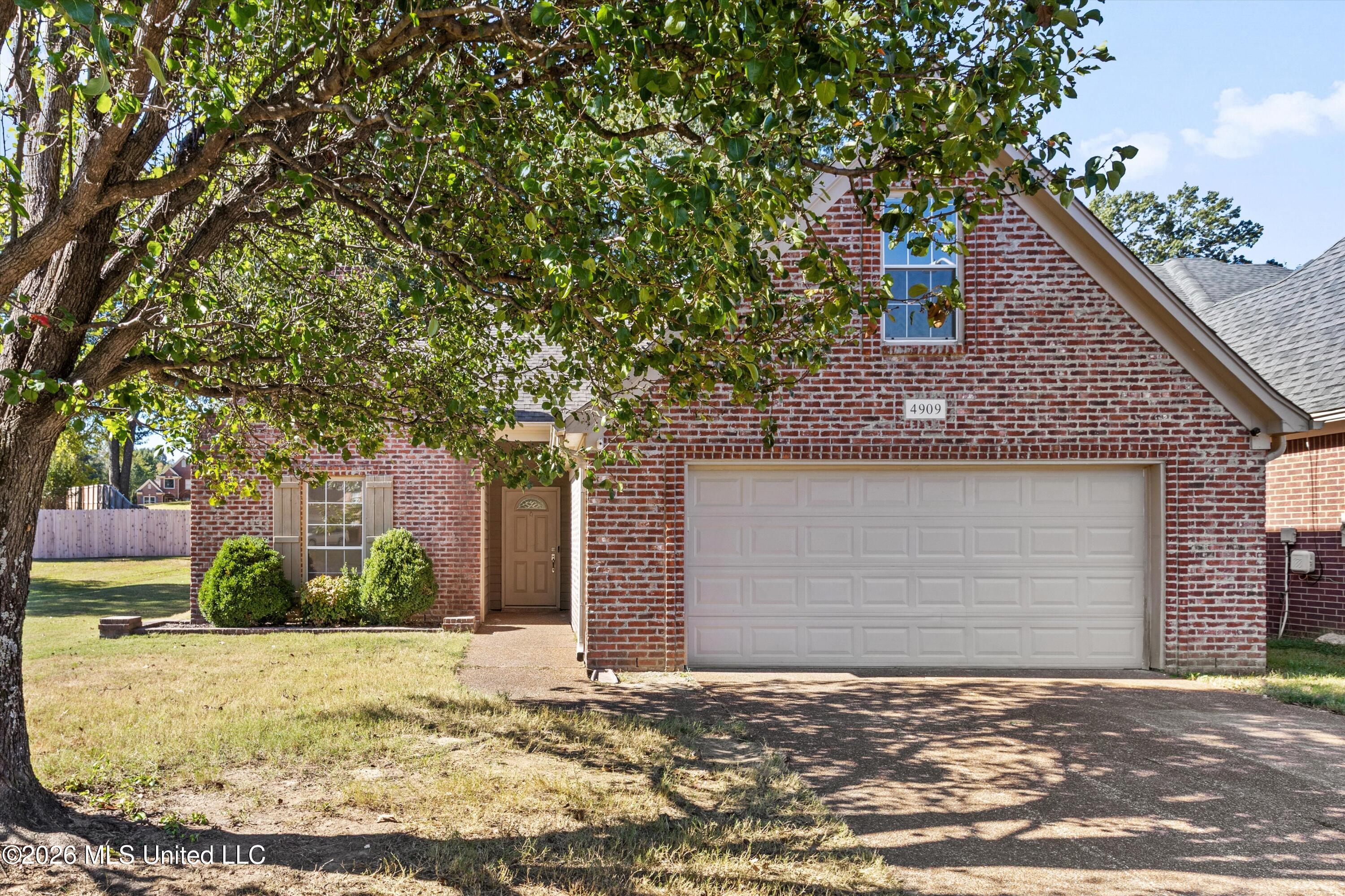 4909 Graham Lake Drive Property Photo 1