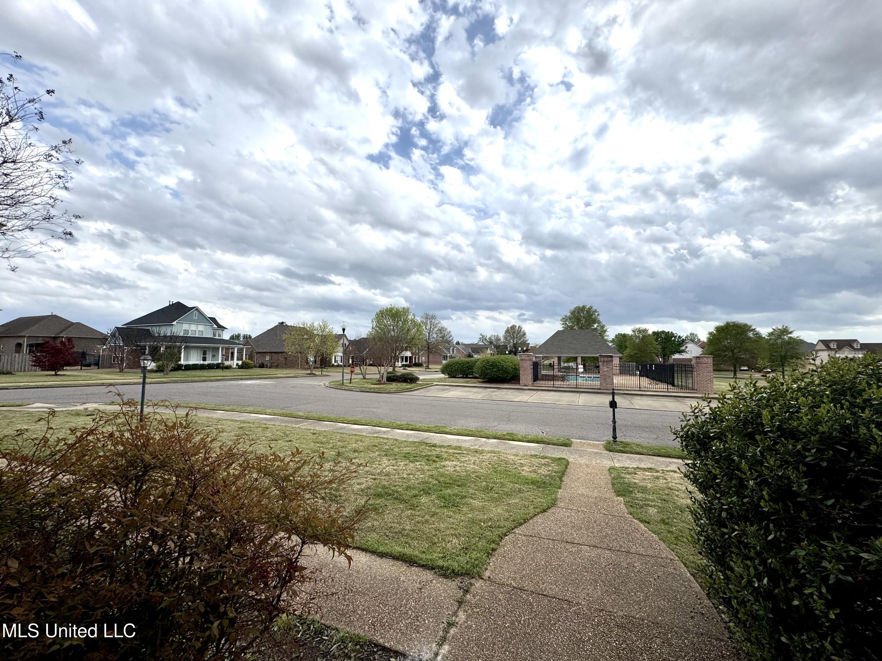 4896 Park North Drive Property Photo 2