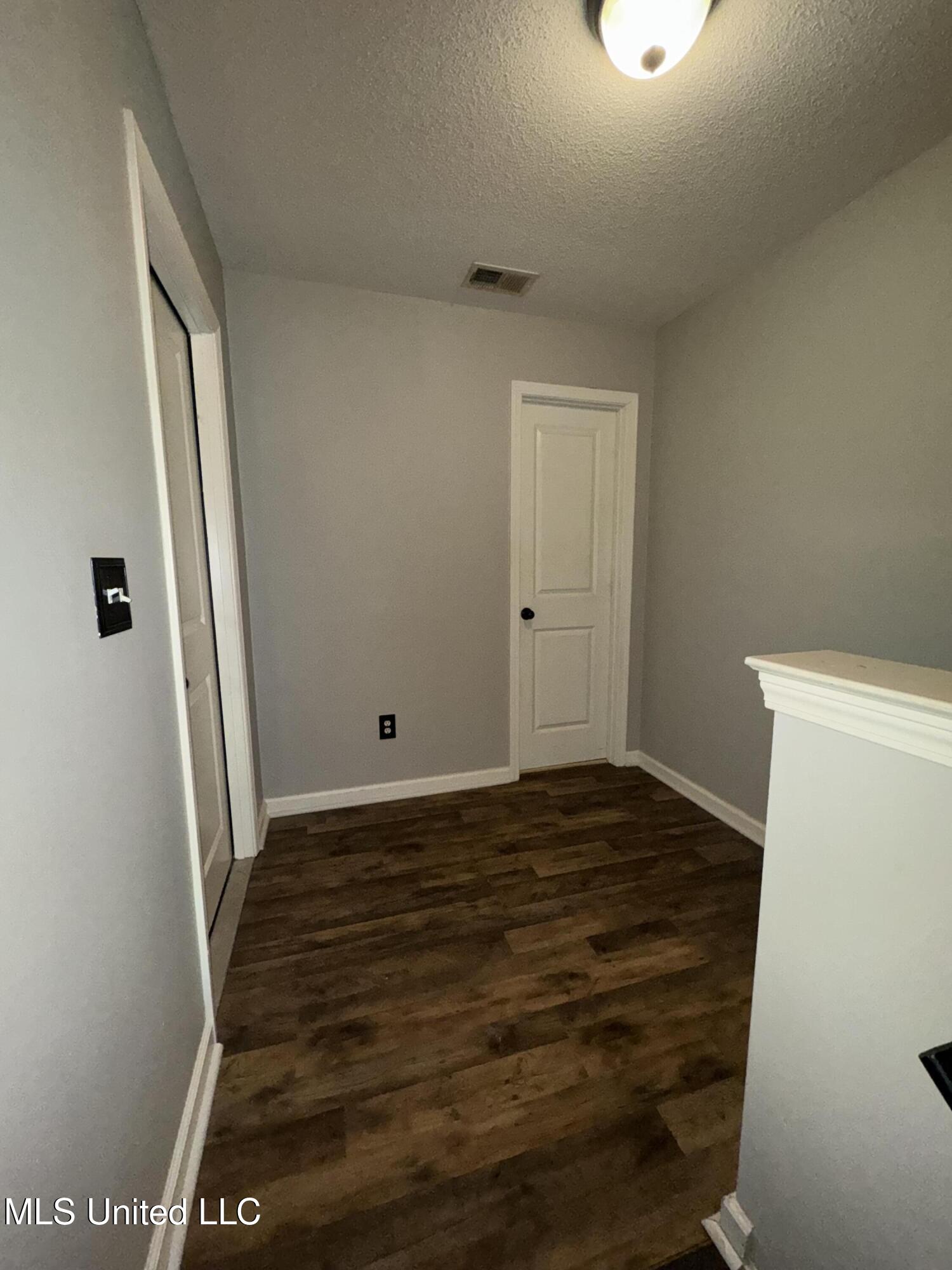 4896 Park North Drive Property Photo 18
