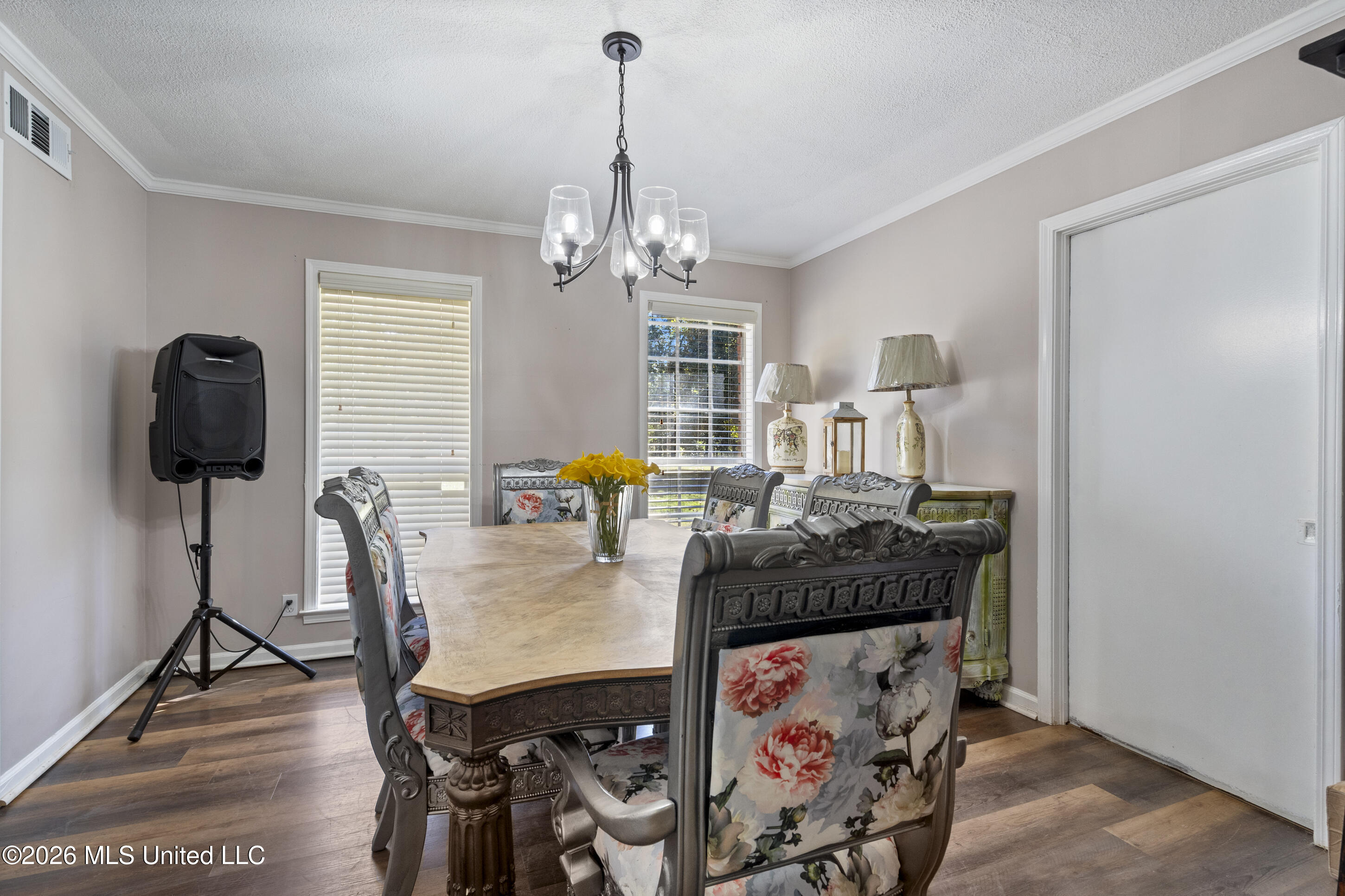 6858 Whippoorwill Road Property Photo 8