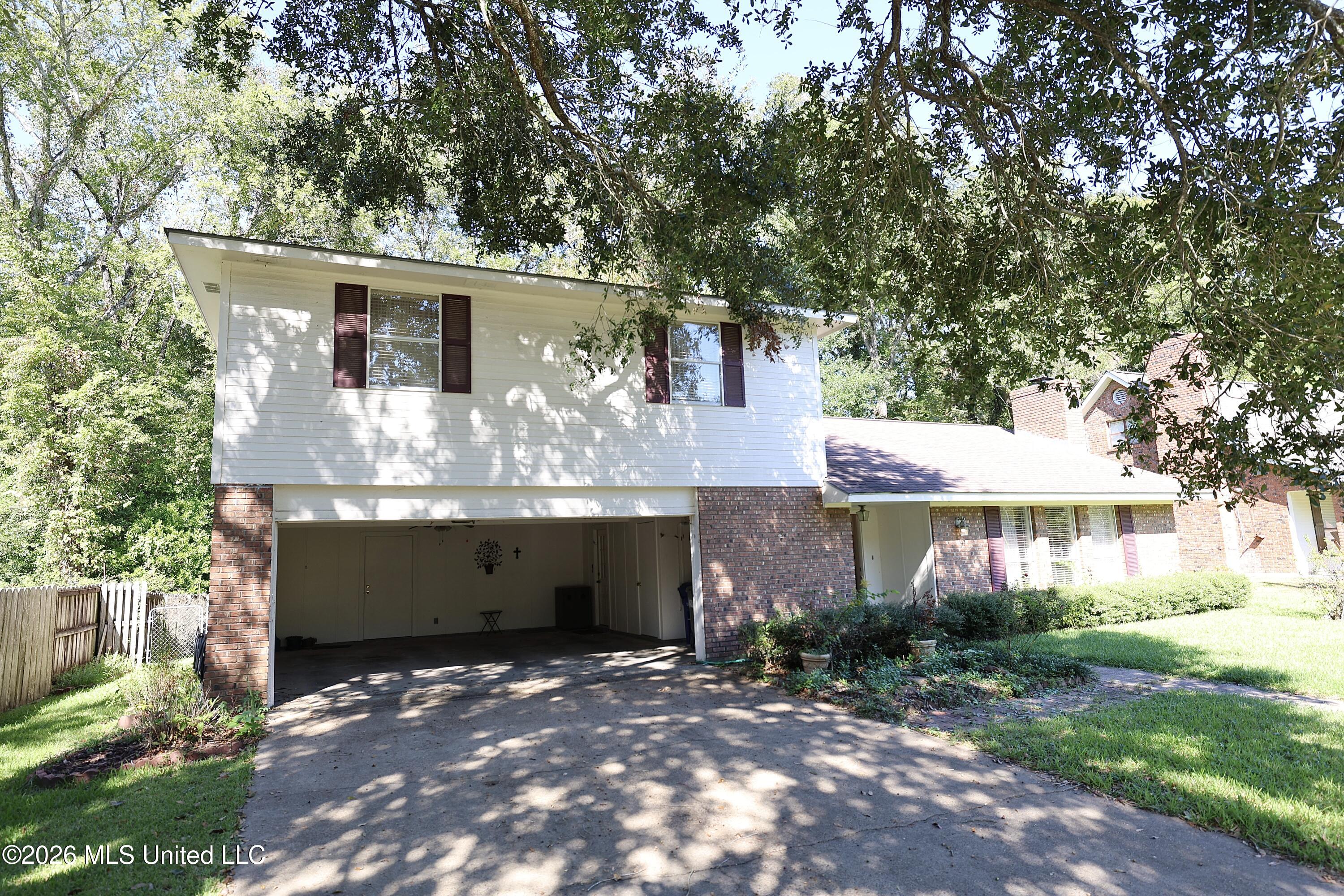 105 Linwood Court Property Photo 1