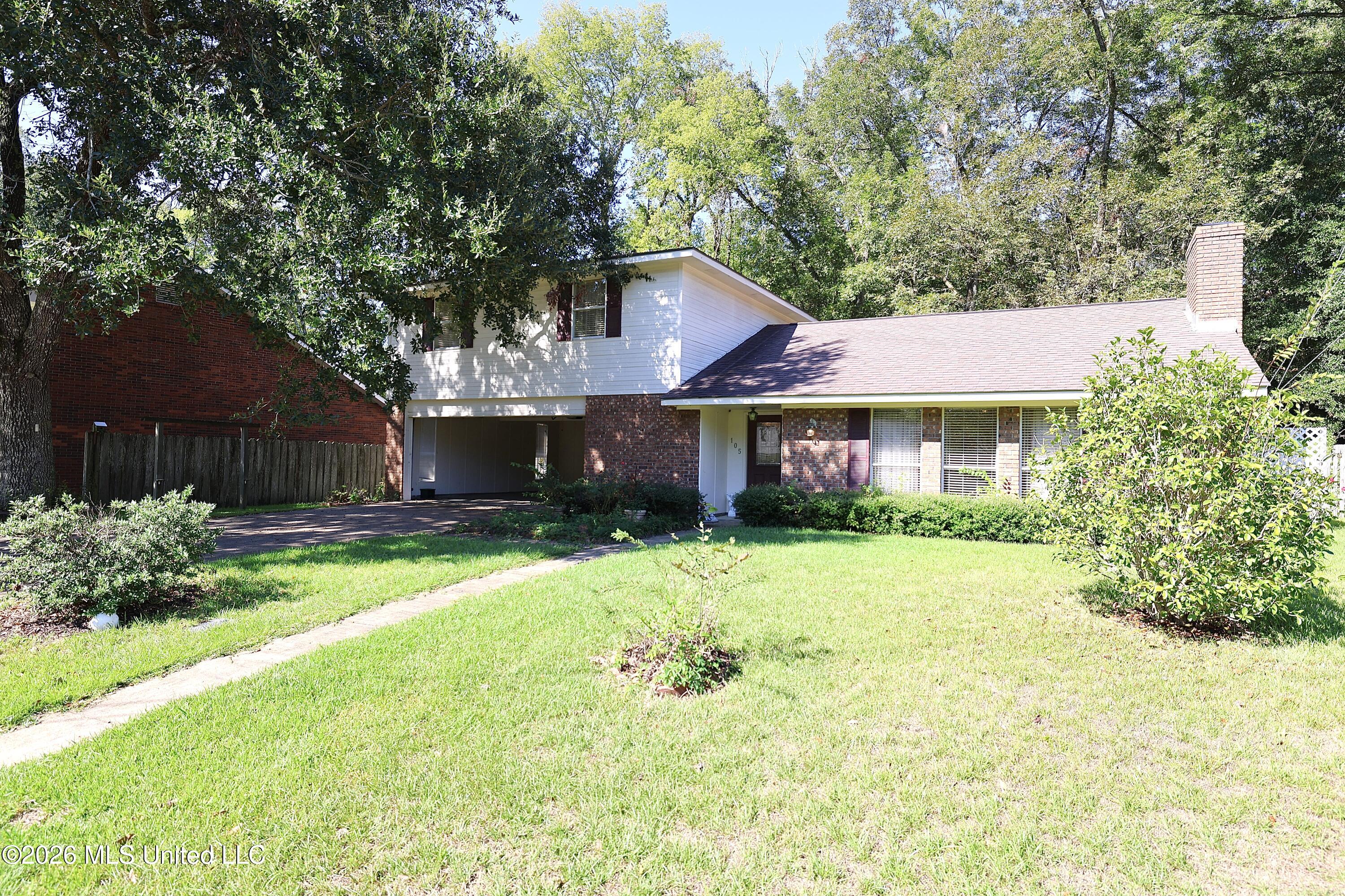 105 Linwood Court Property Photo 2