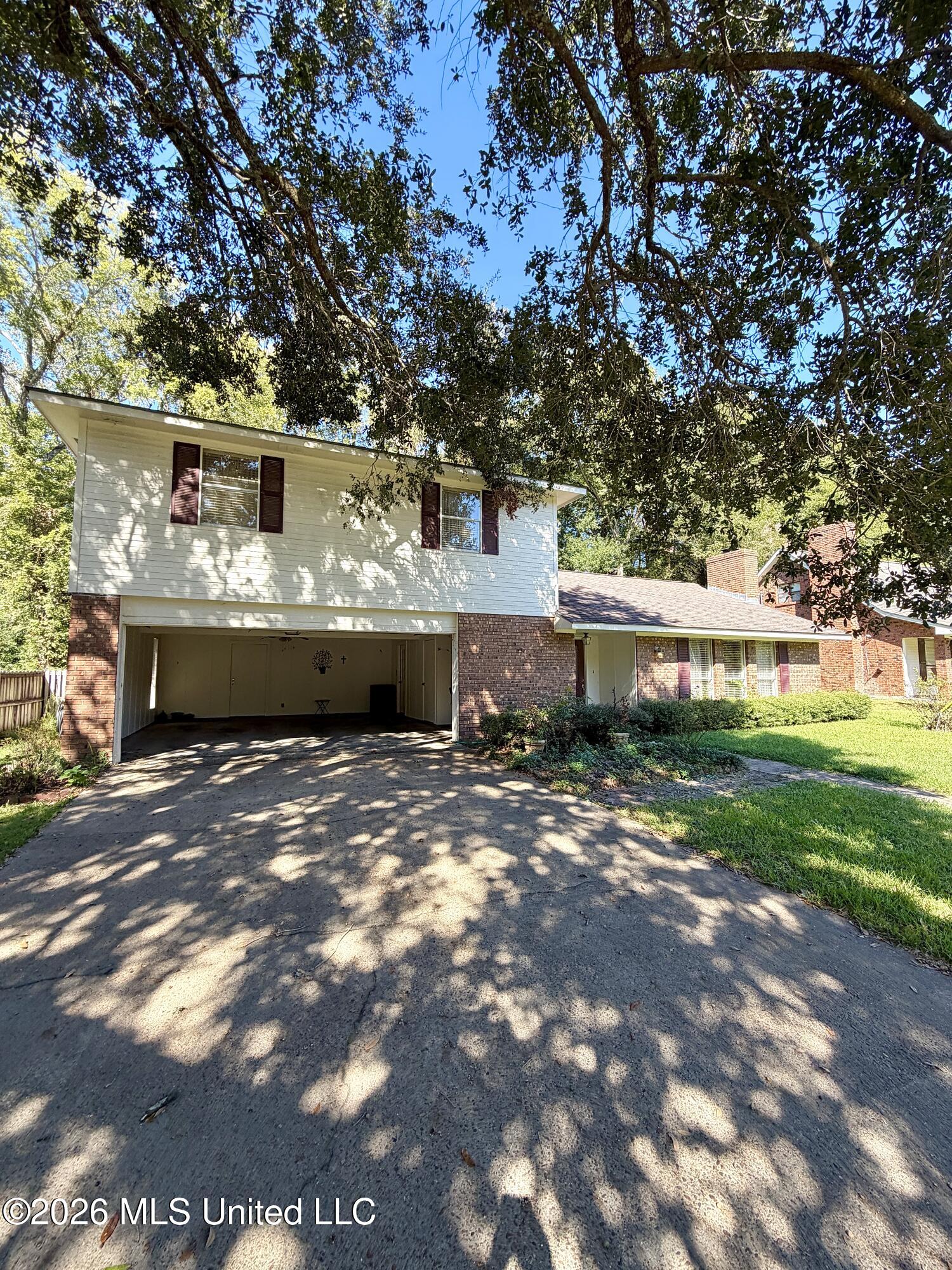 105 Linwood Court Property Photo 3