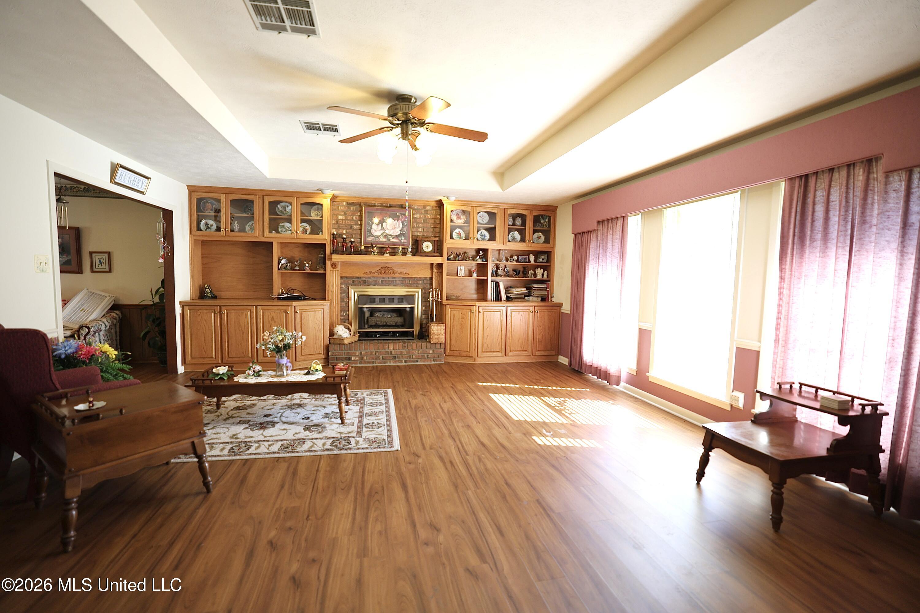 105 Linwood Court Property Photo 5