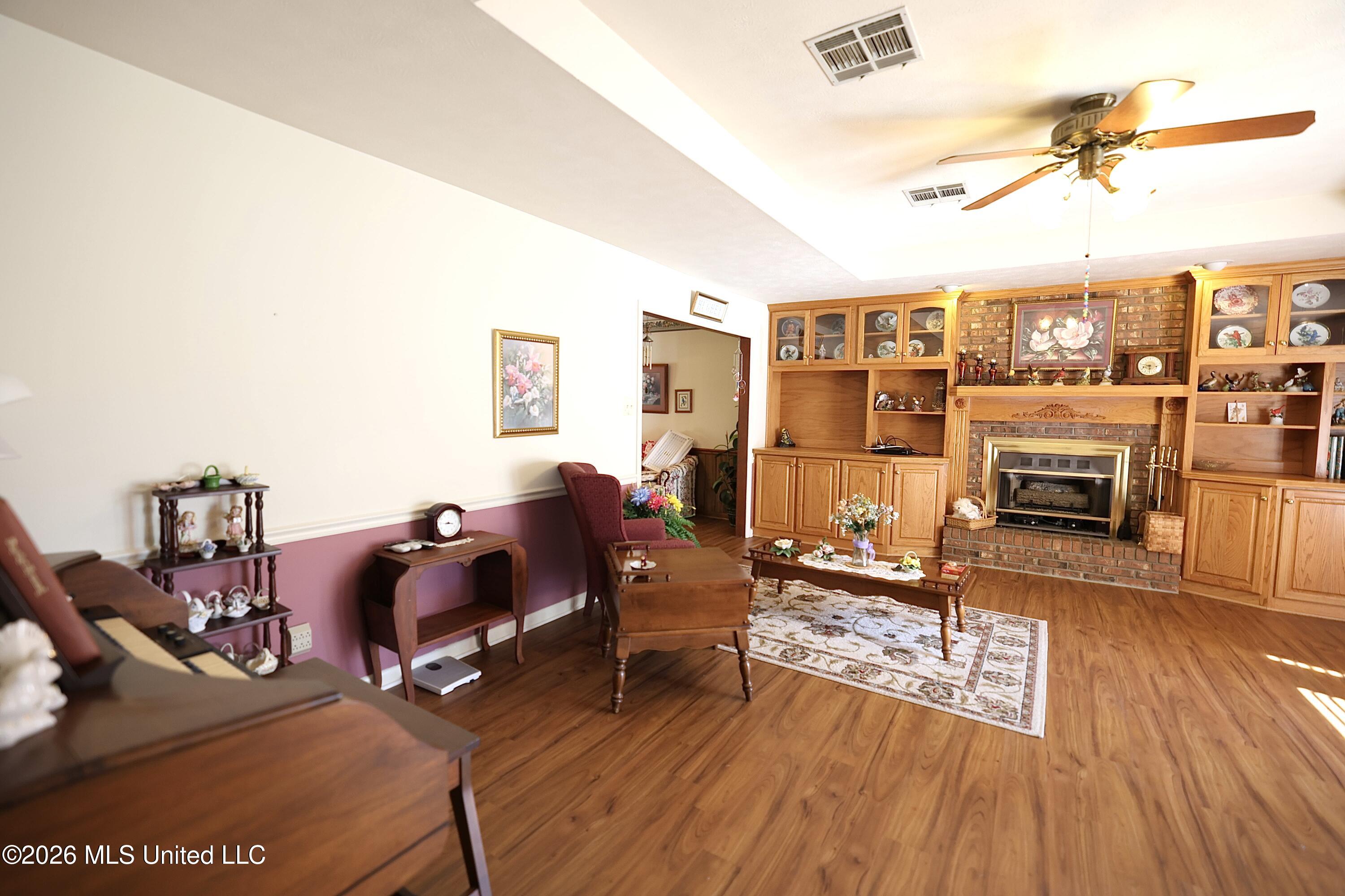 105 Linwood Court Property Photo 6