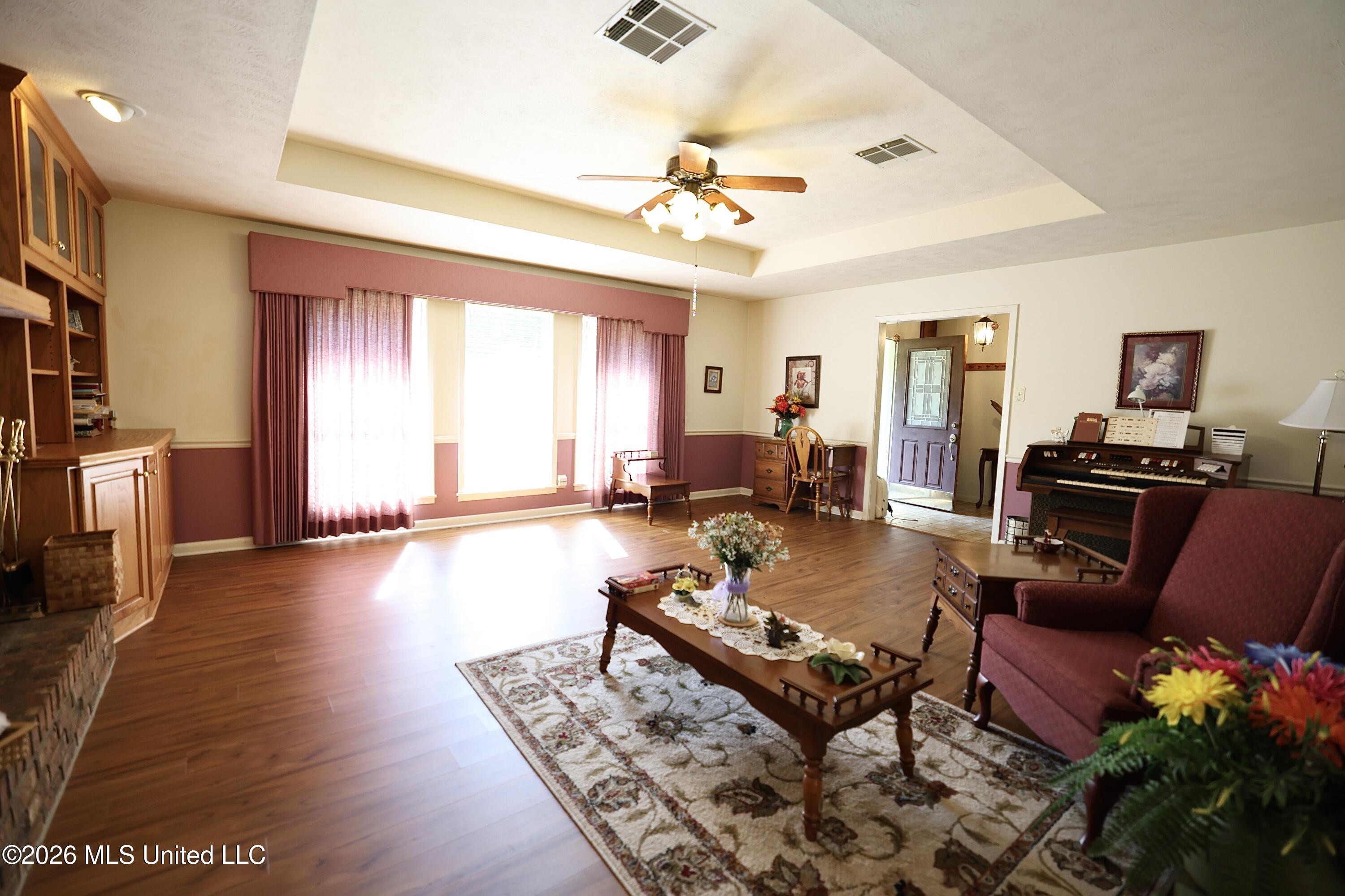 105 Linwood Court Property Photo 7