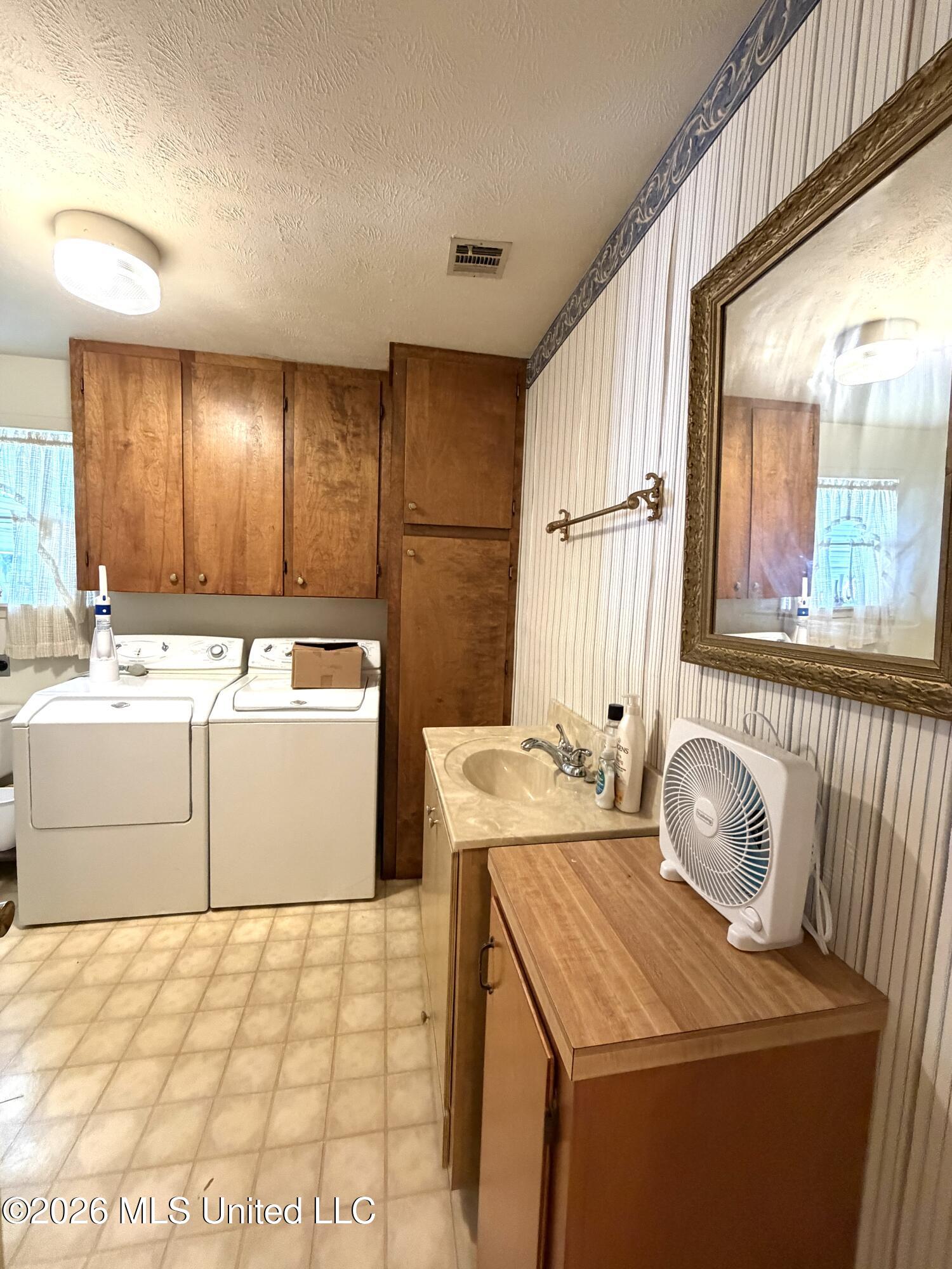 105 Linwood Court Property Photo 17