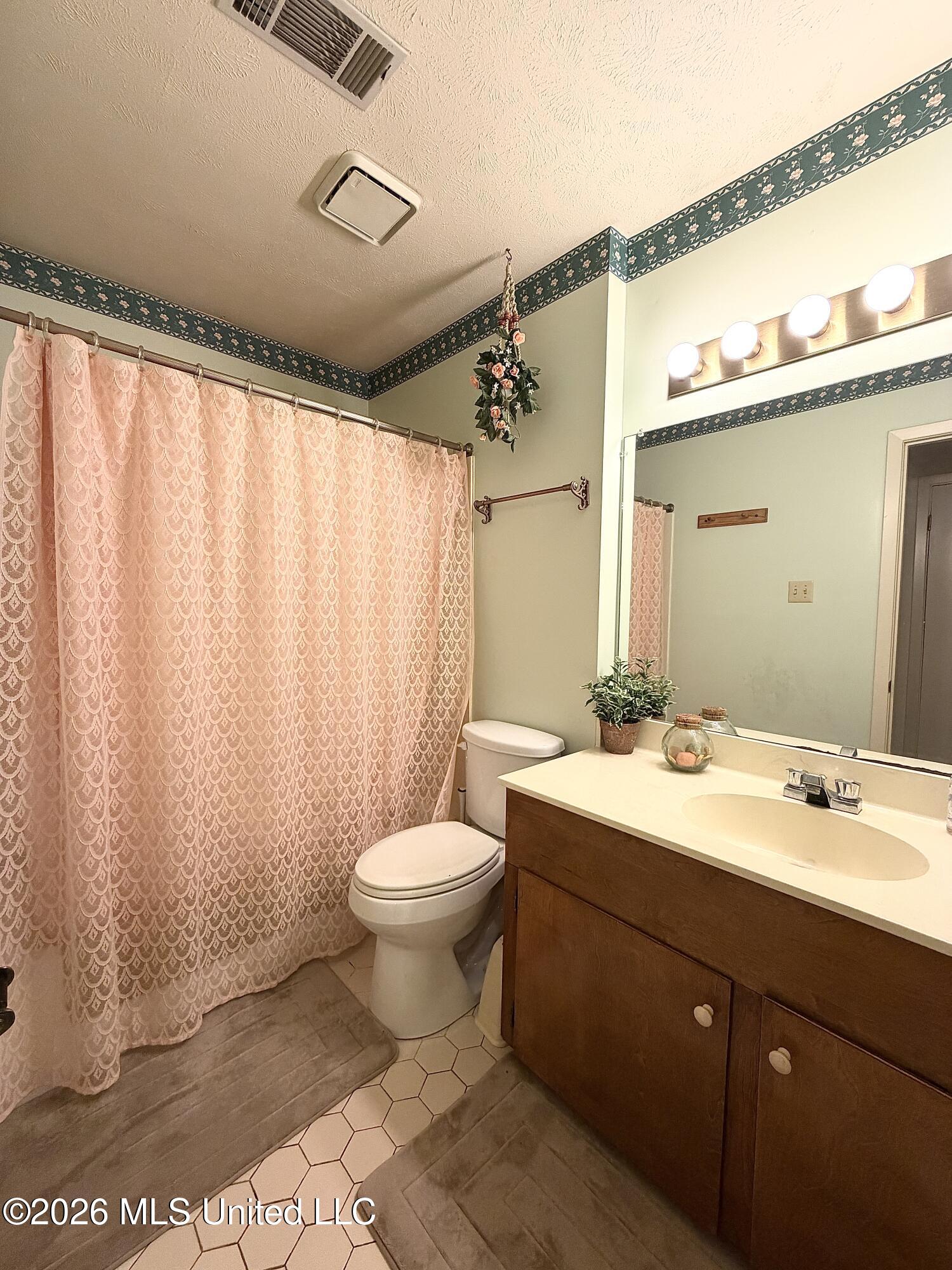 105 Linwood Court Property Photo 21