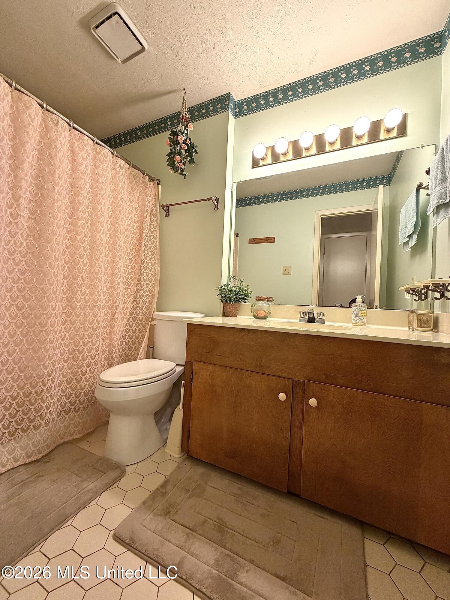 105 Linwood Court Property Photo 22