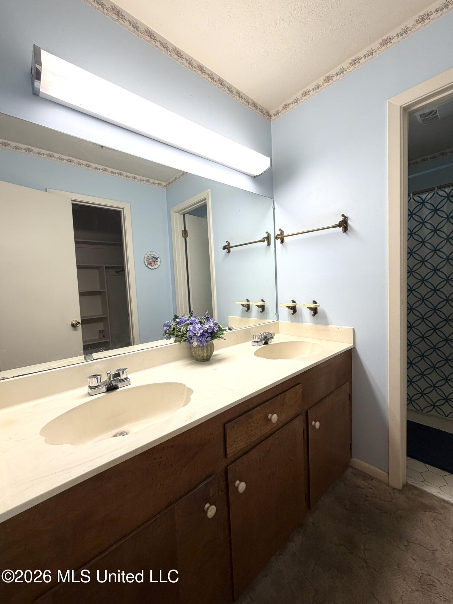 105 Linwood Court Property Photo 28