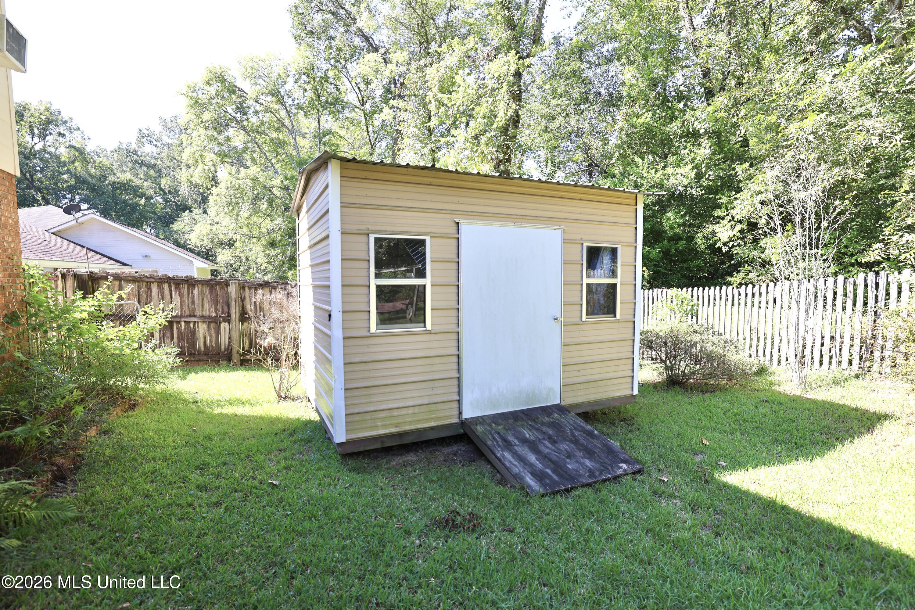 105 Linwood Court Property Photo 32