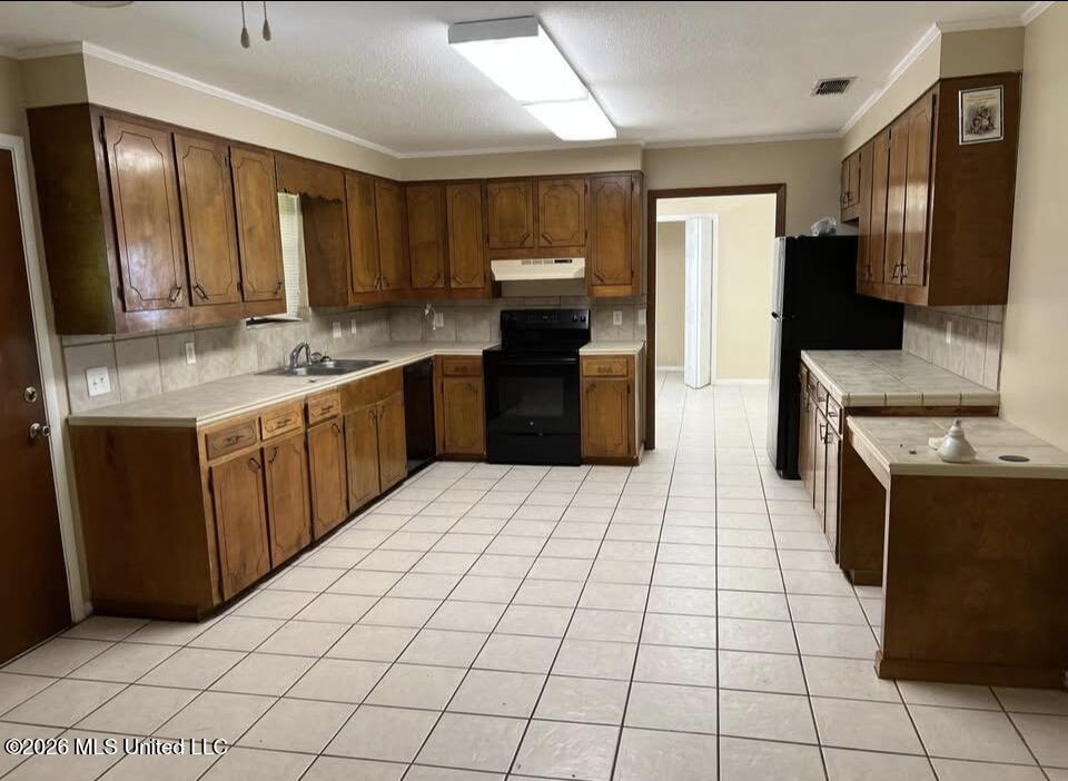 104 Hyland Drive Property Photo 3