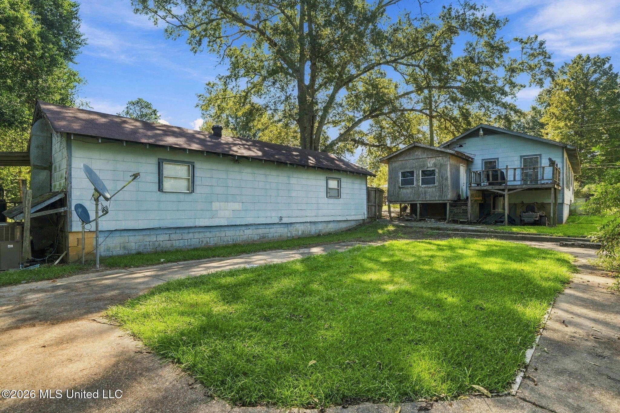 717-719 Avenue E Property Photo 1