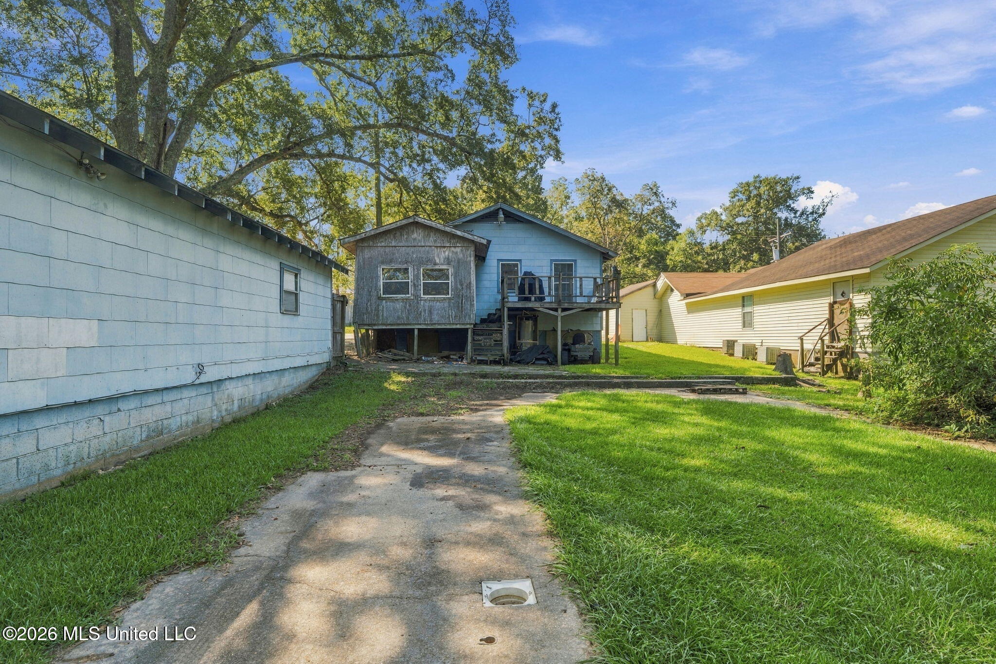 717-719 Avenue E Property Photo 2