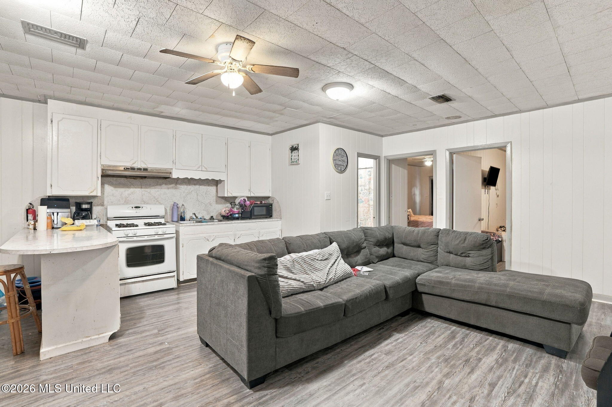 717-719 Avenue E Property Photo 32