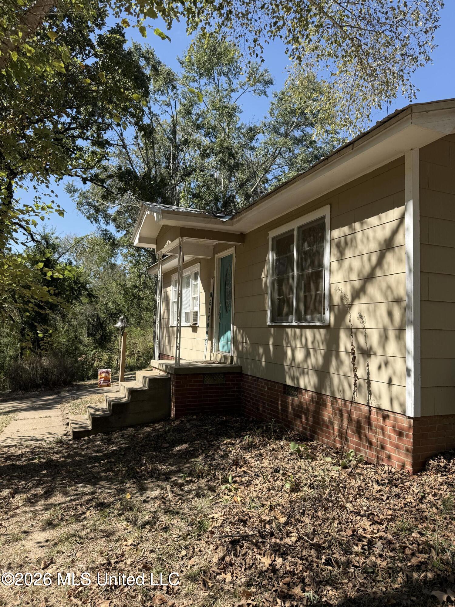 816 Summit Street Property Photo 4