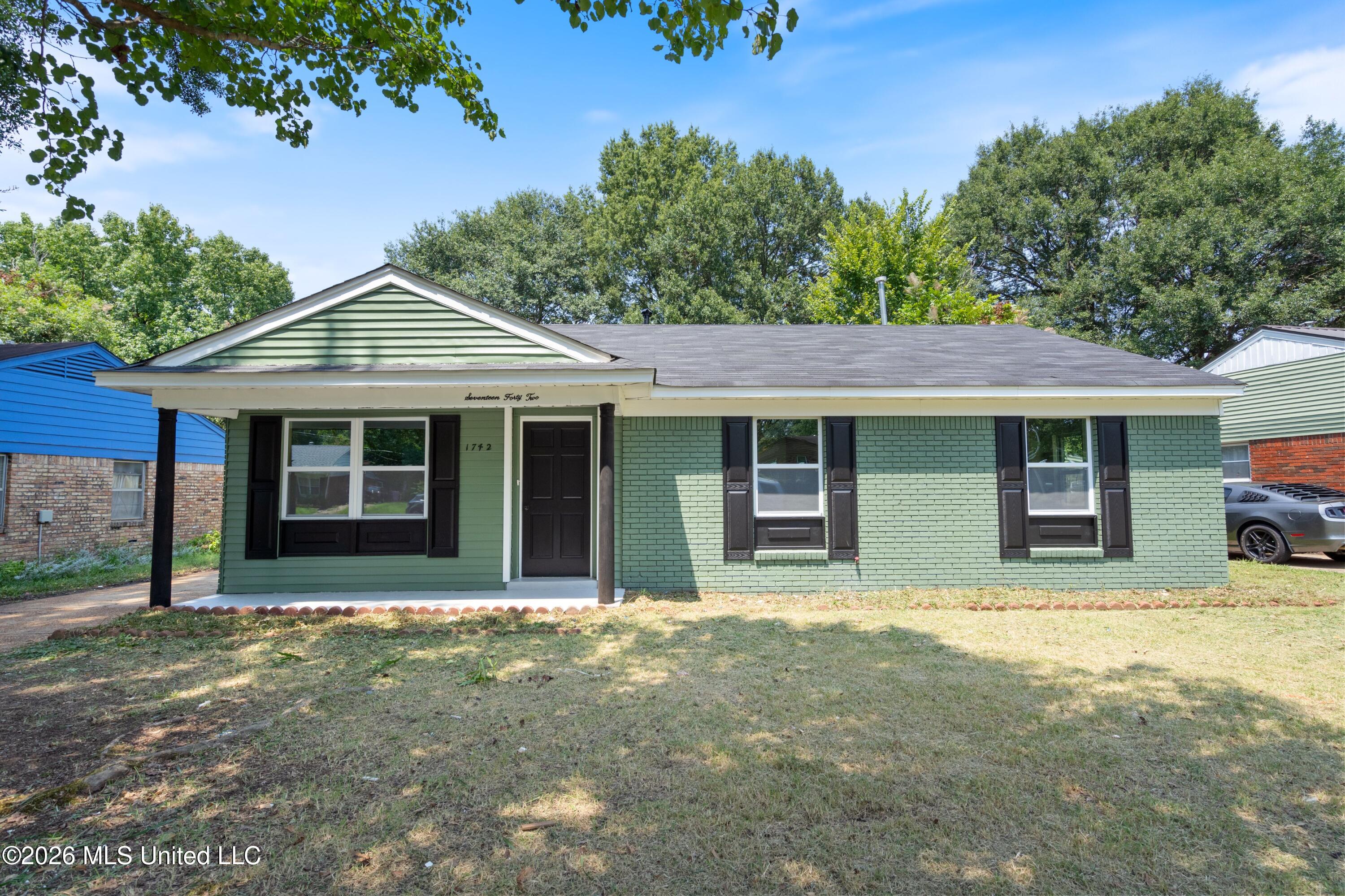 1742 Mississippi Valley Boulevard Property Photo 1