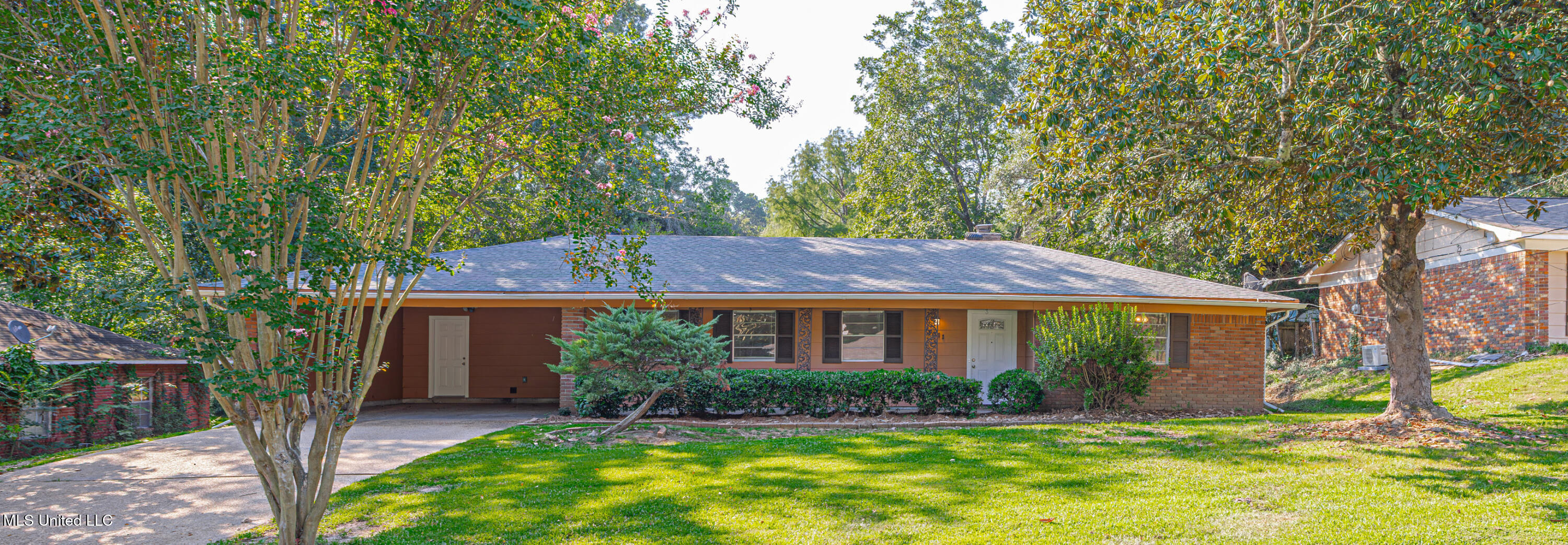 1011 Laurelwood Drive Property Photo 1