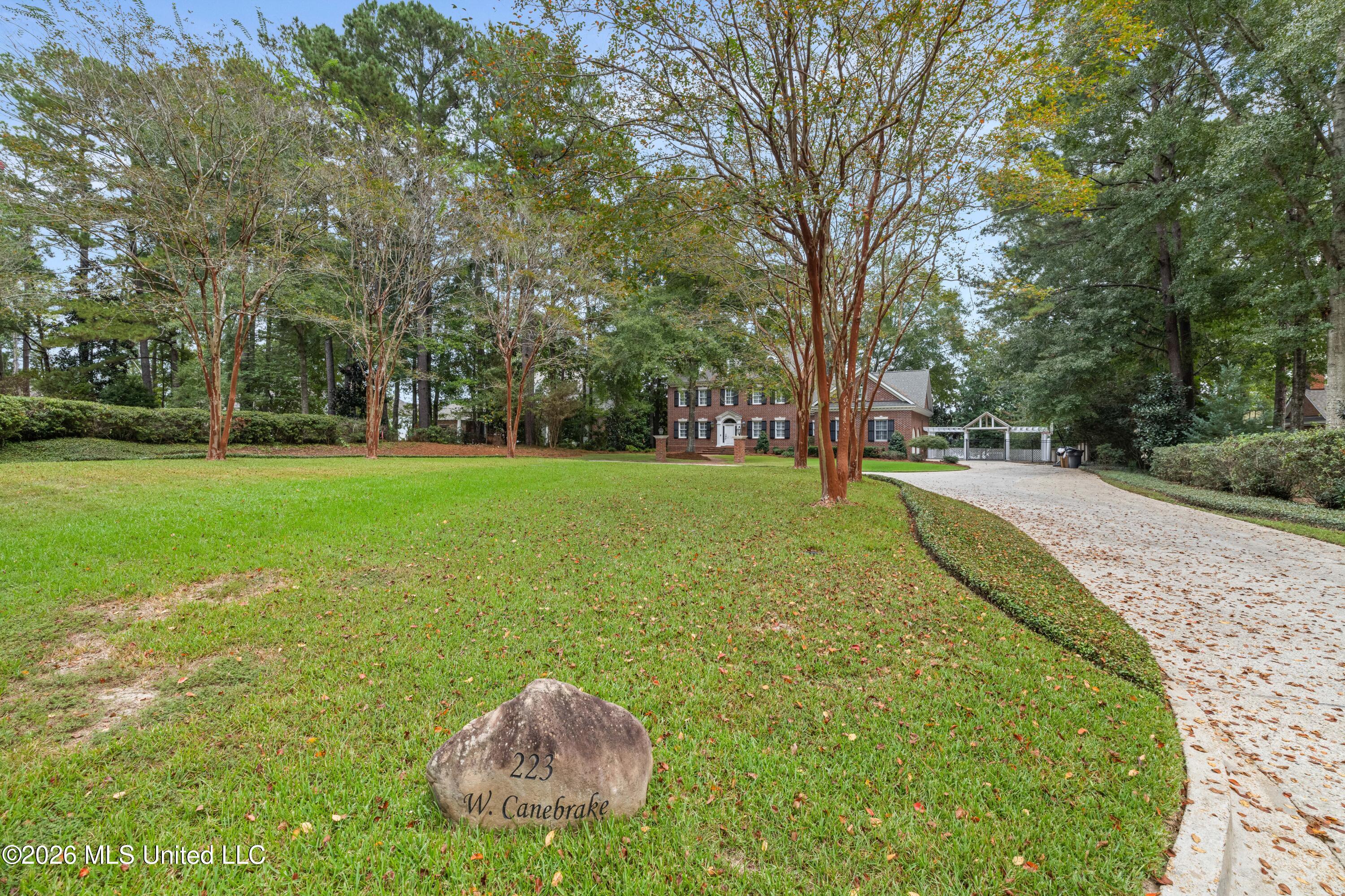 223 W Canebrake Boulevard Property Photo 4