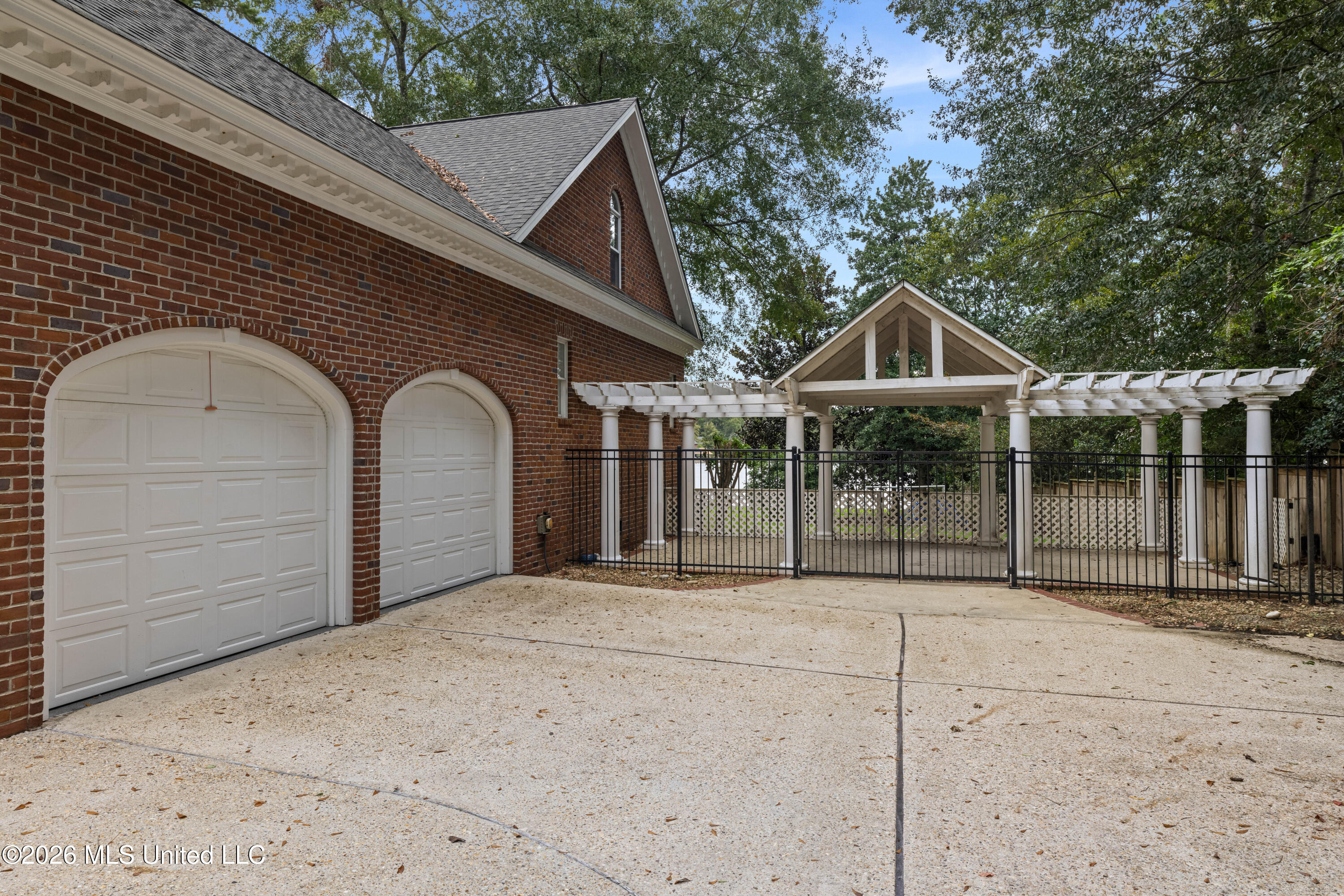 223 W Canebrake Boulevard Property Photo 8