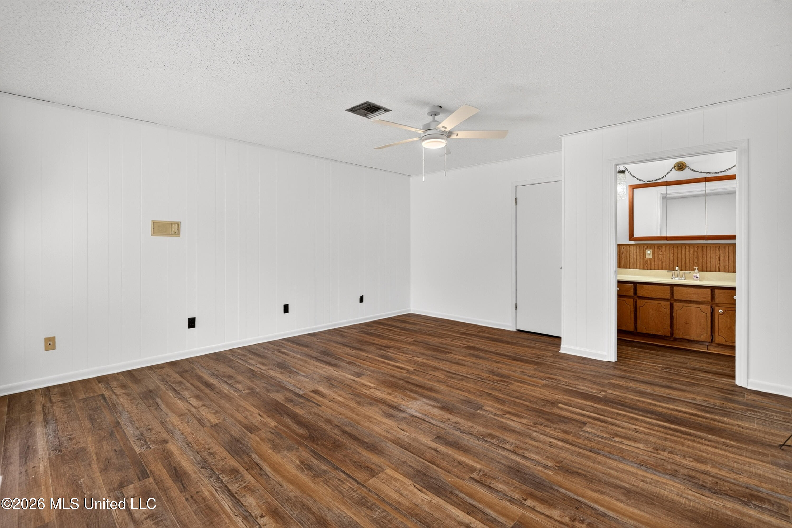 1 Lakeside Drive Property Photo 16
