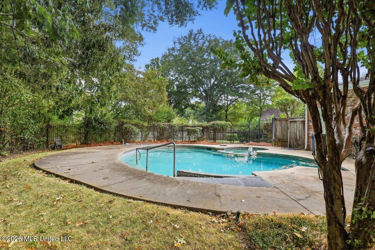 207 Lattimore Ridge Property Photo 2