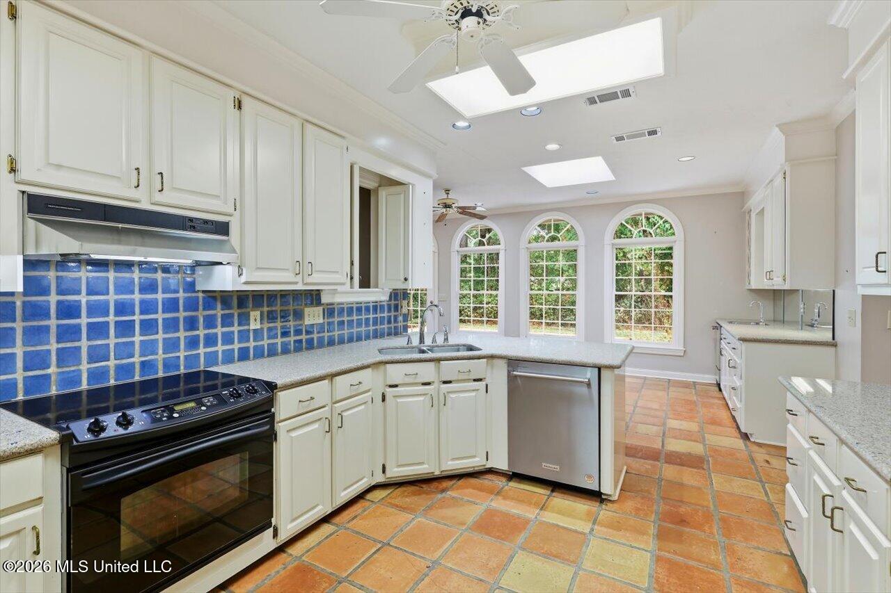 207 Lattimore Ridge Property Photo 14
