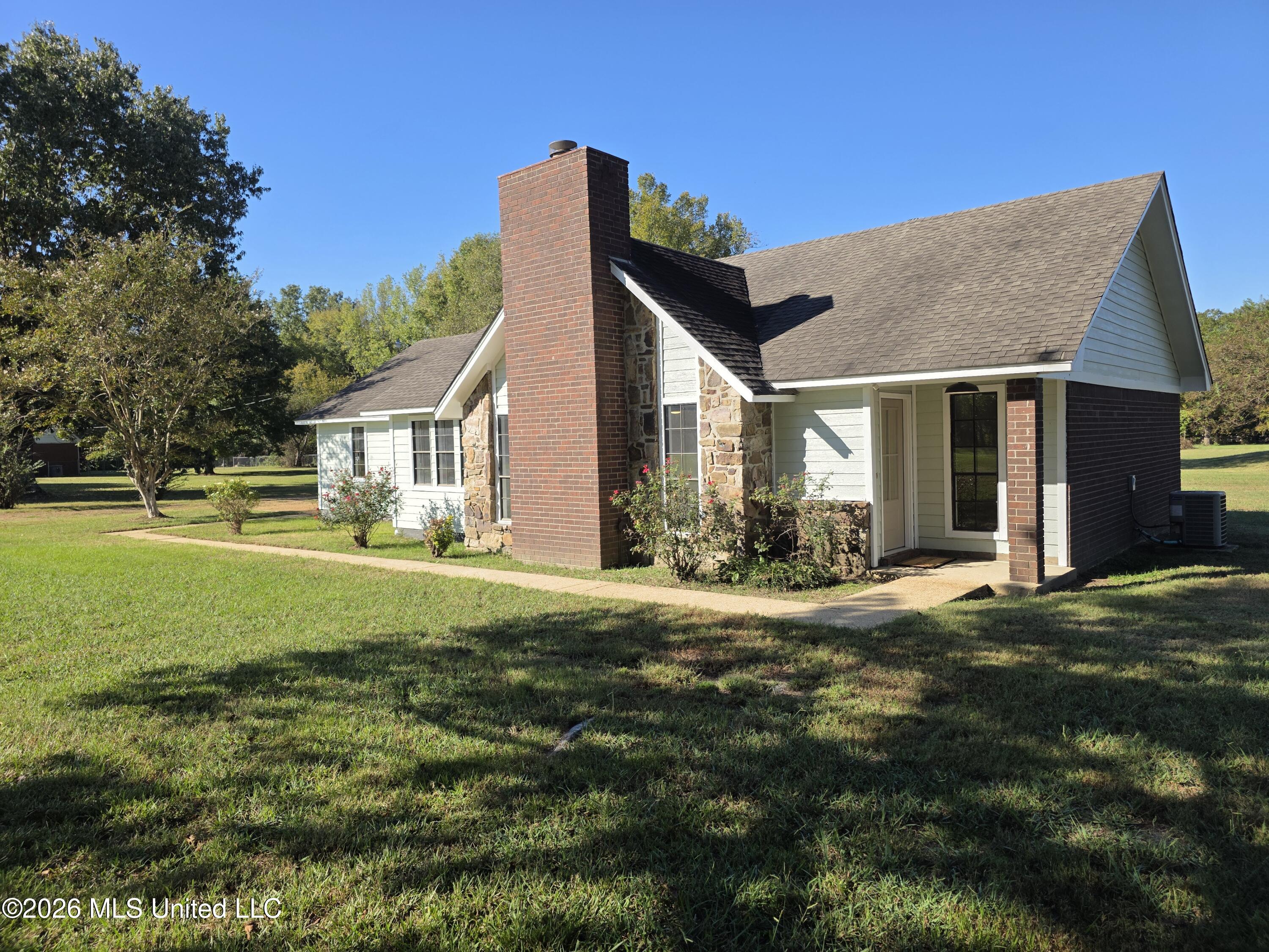 1051 Silverhills Drive Property Photo 2