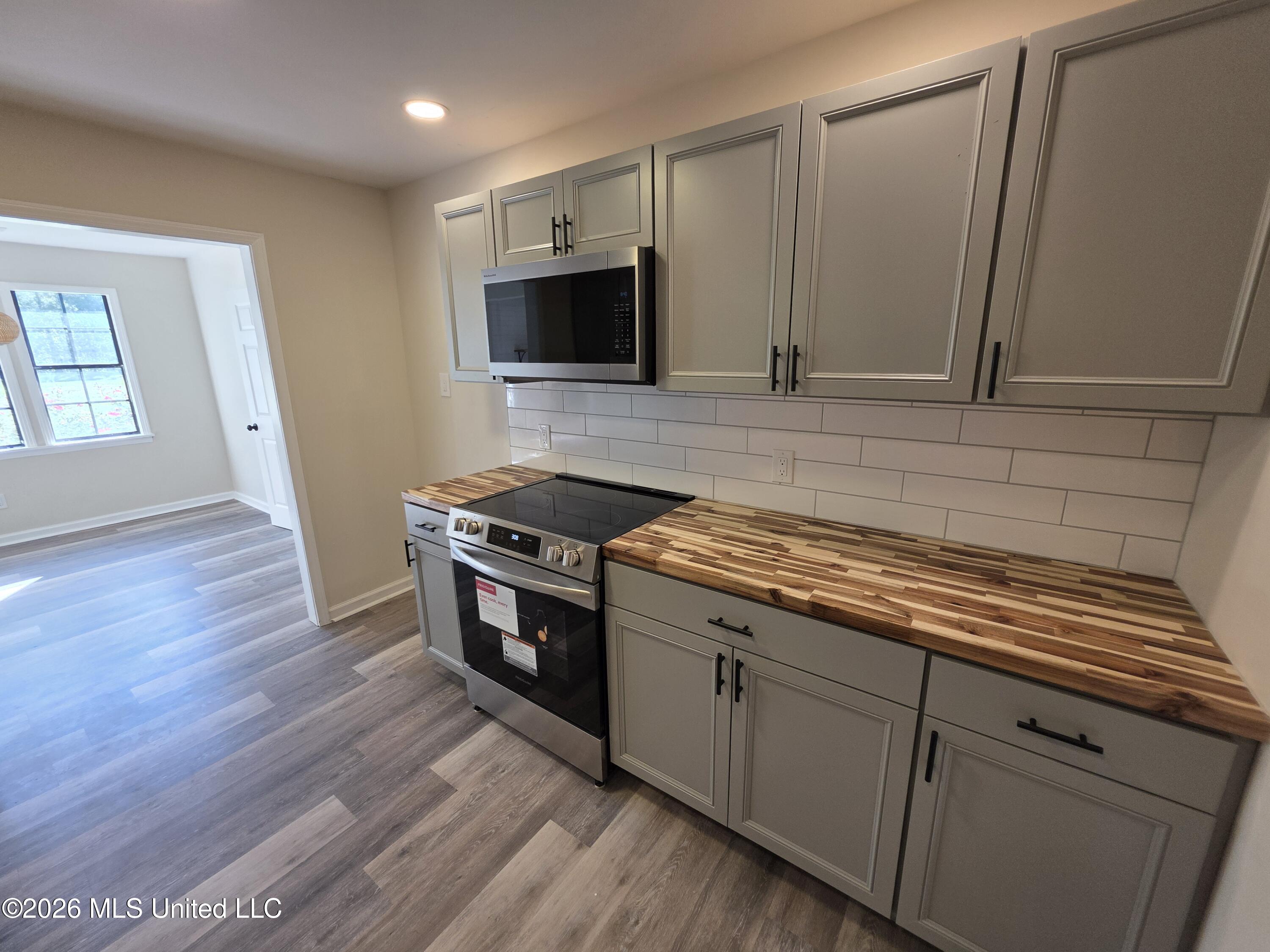 1051 Silverhills Drive Property Photo 8