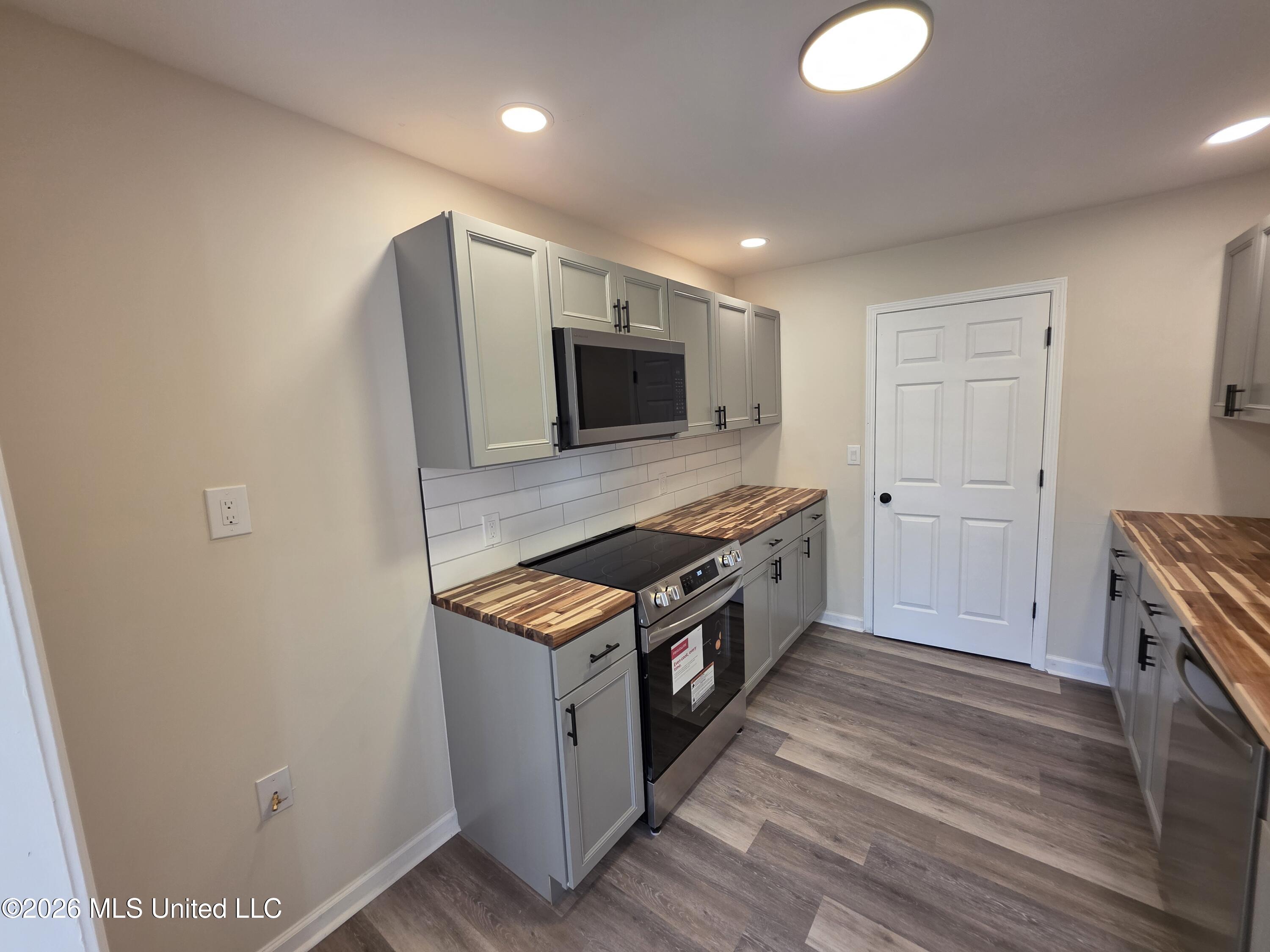 1051 Silverhills Drive Property Photo 10