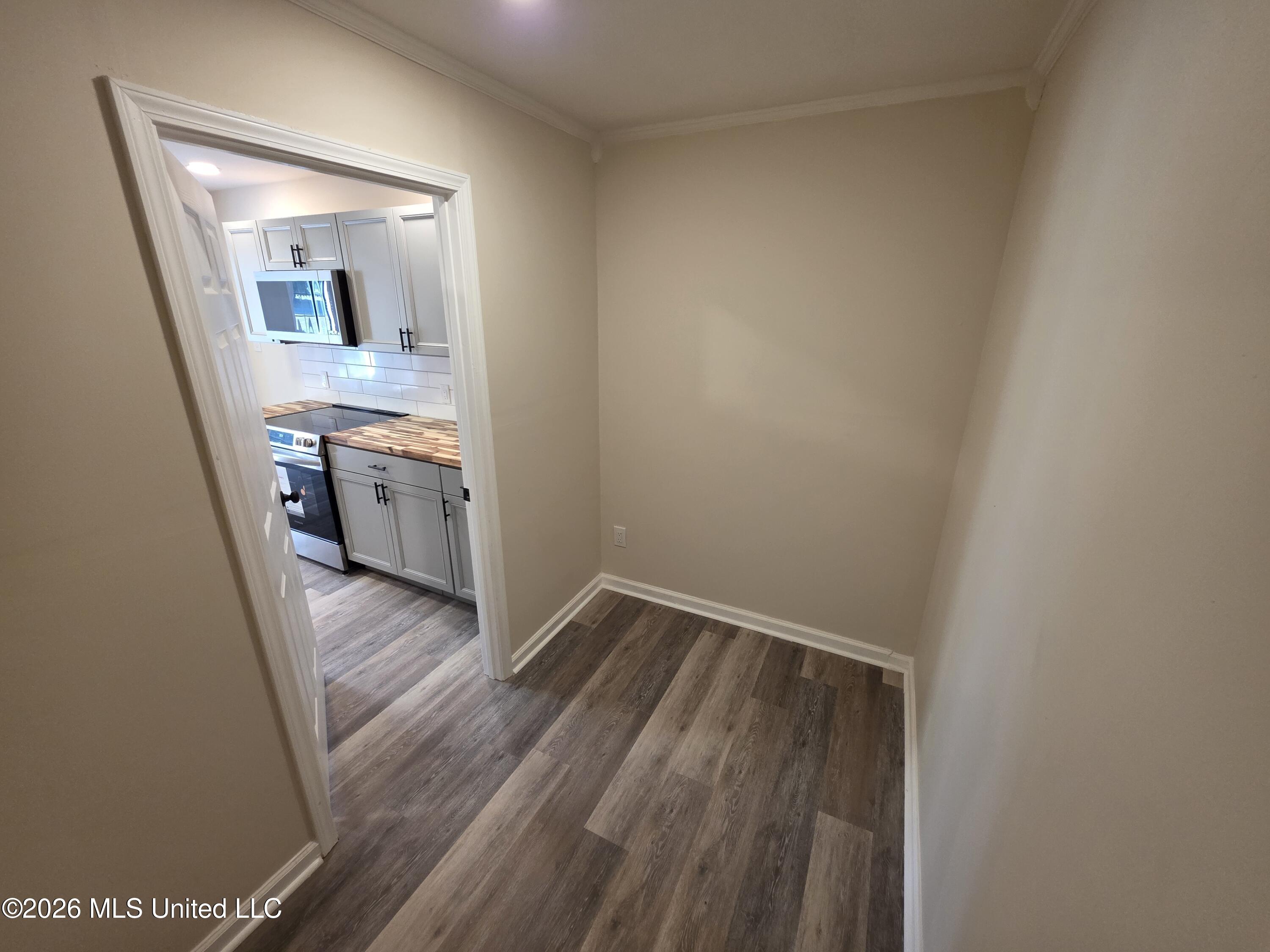 1051 Silverhills Drive Property Photo 12