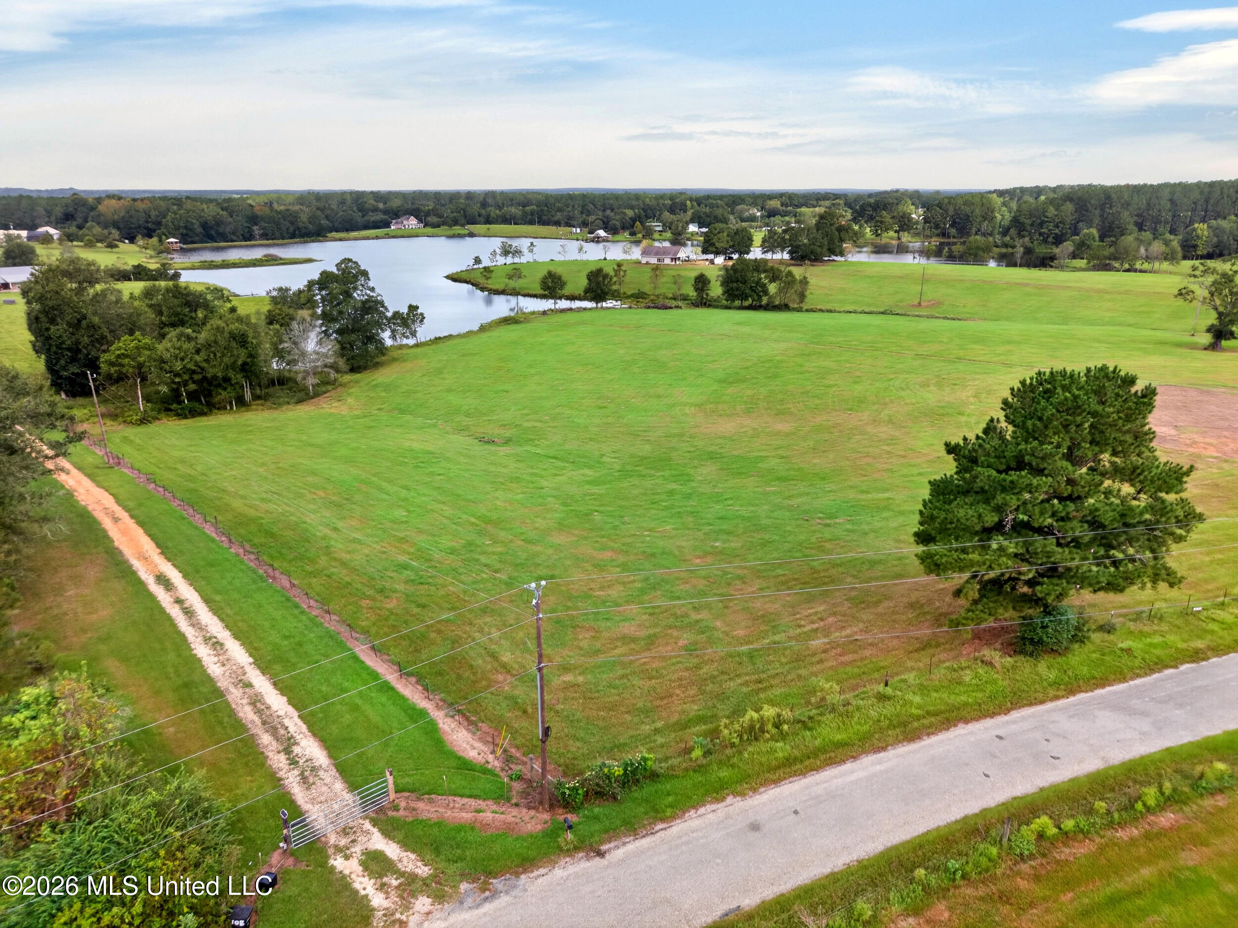 El Shaddai Road Property Photo 2