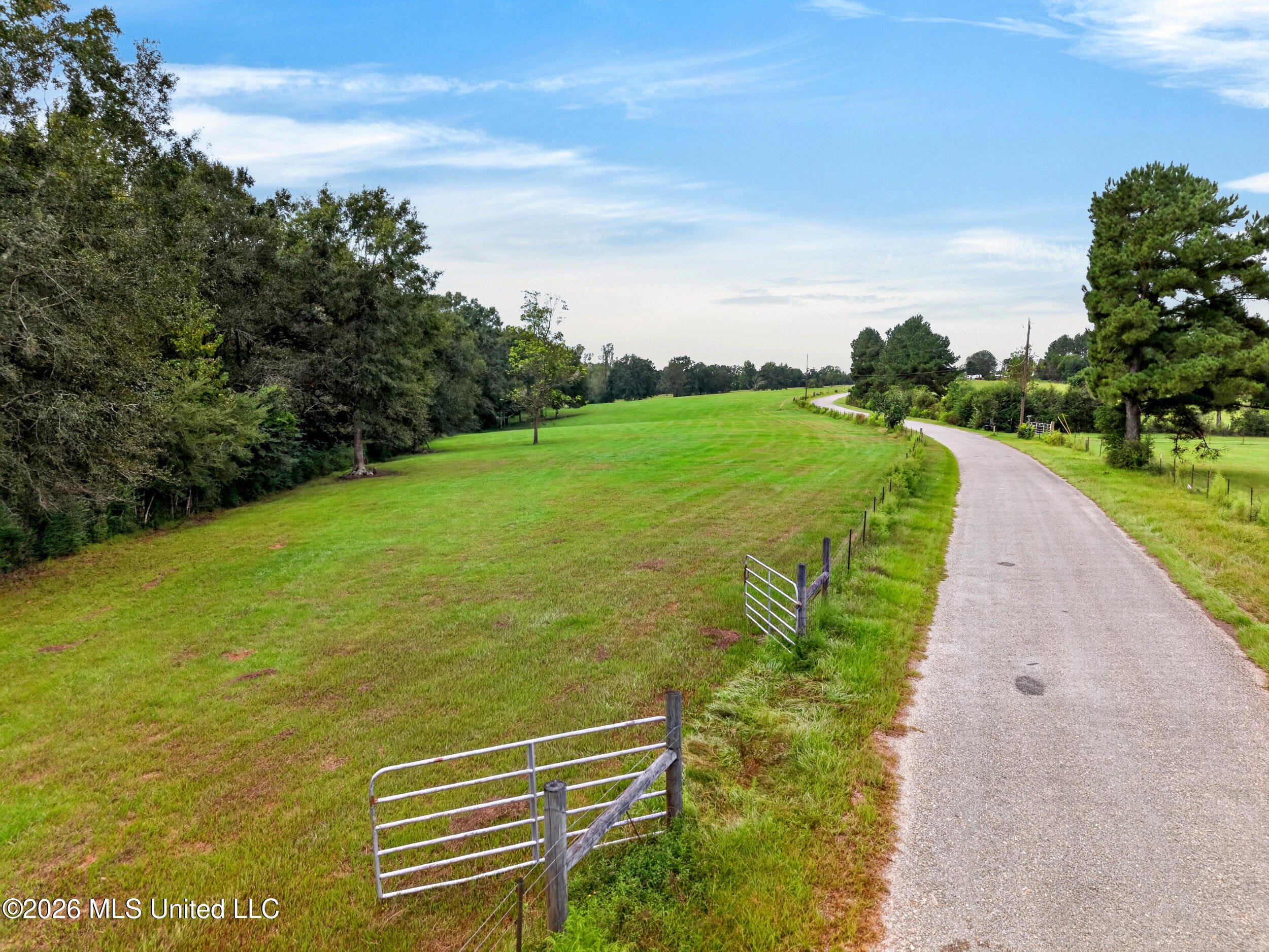 El Shaddai Road Property Photo 1