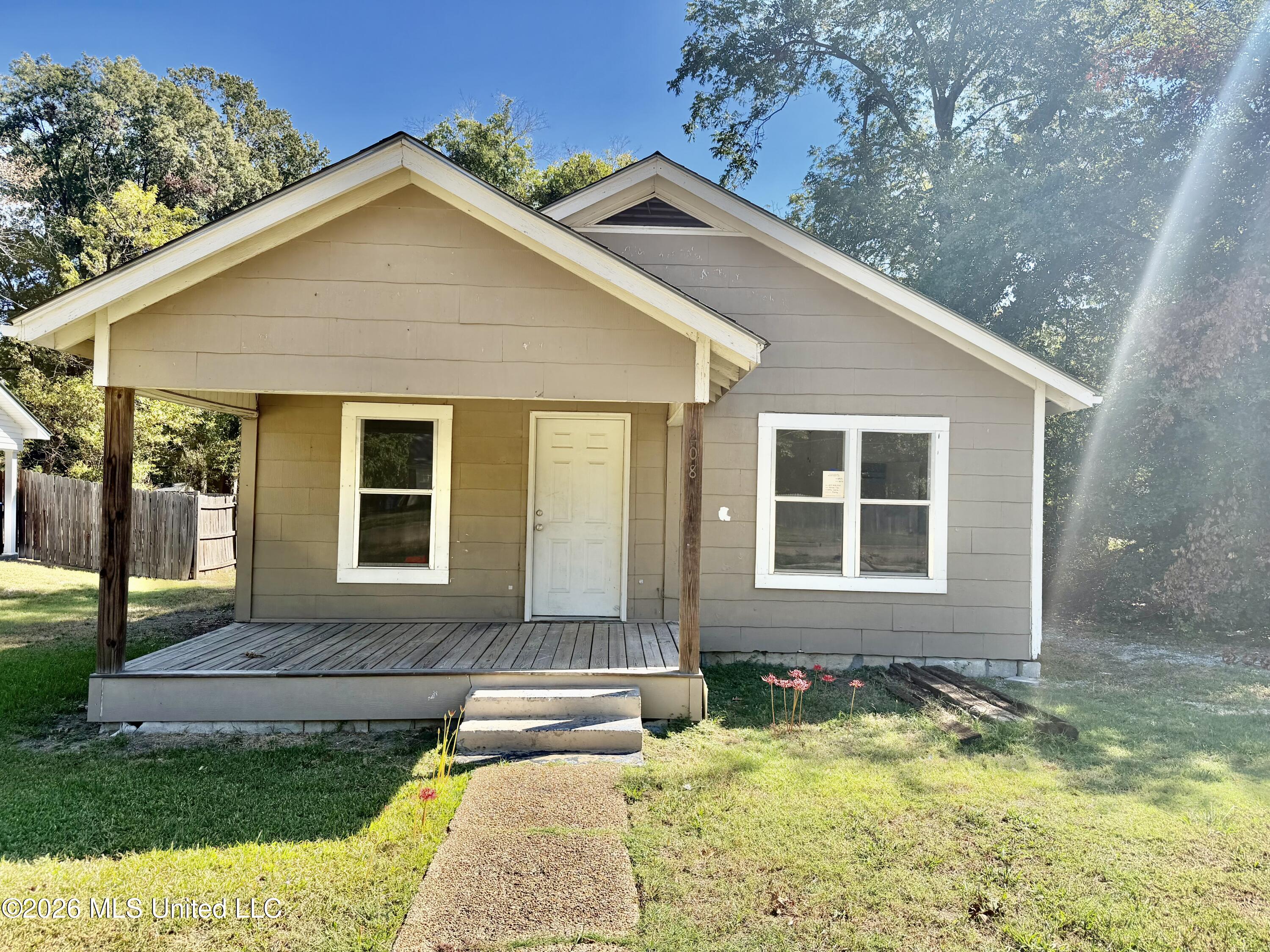 208 N 1st Avenue Property Photo 1